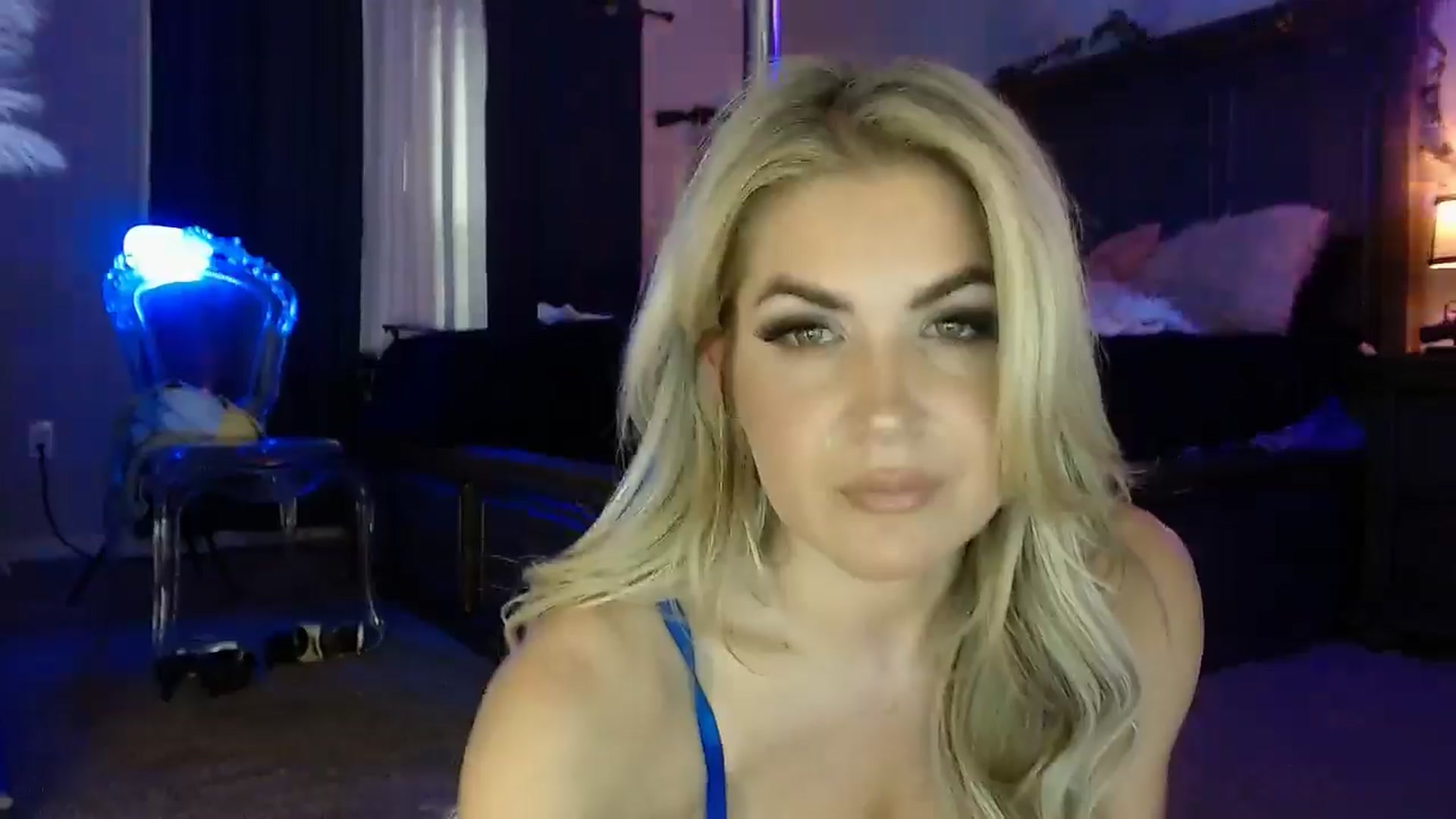 Gallery image thumbnail from Marilyn_XO's myfreecams stream on, 12/31/2024, 19:11 image 10 of 20