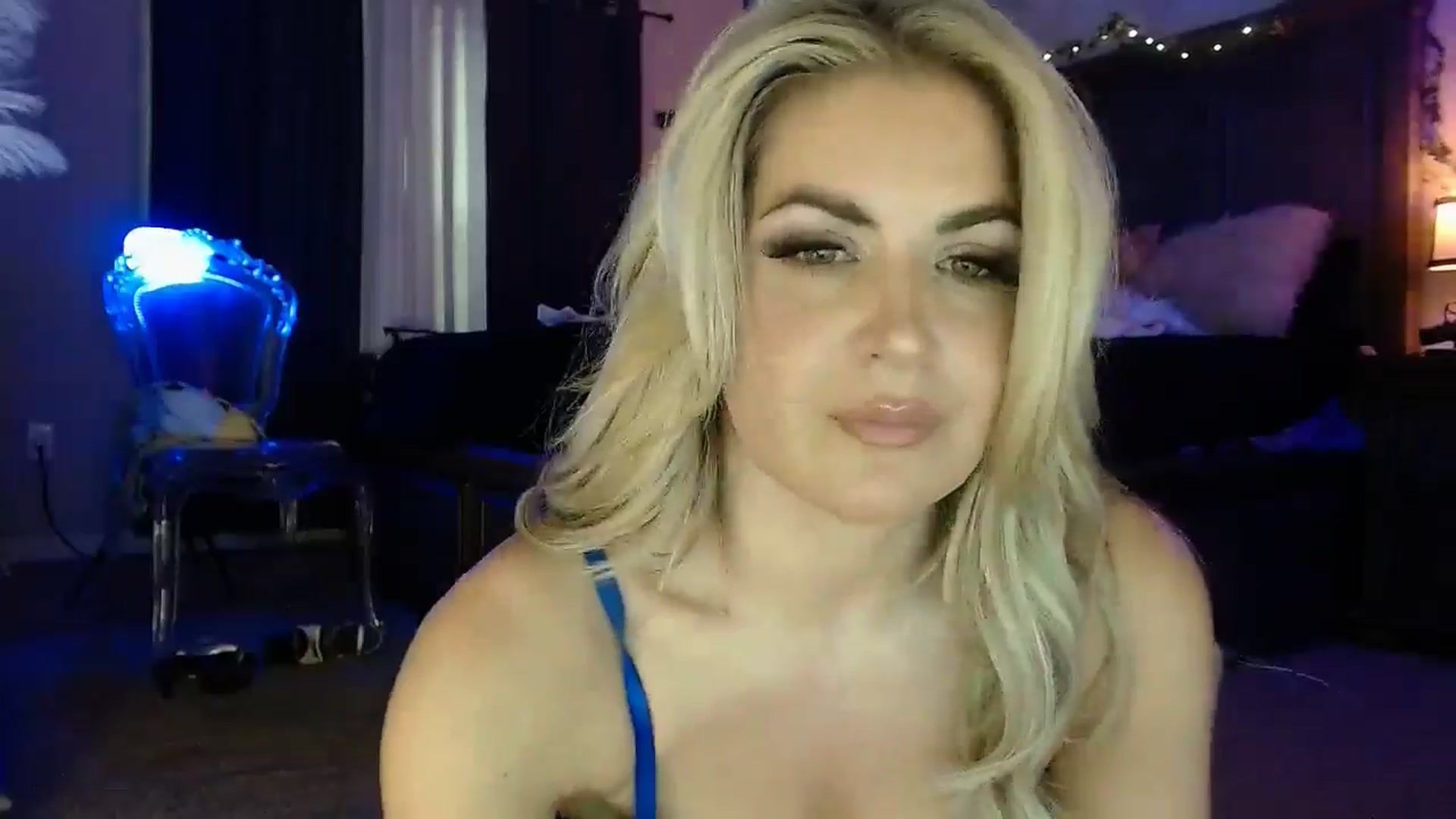 Gallery image thumbnail from Marilyn_XO's myfreecams stream on, 12/31/2024, 19:11 image 14 of 20