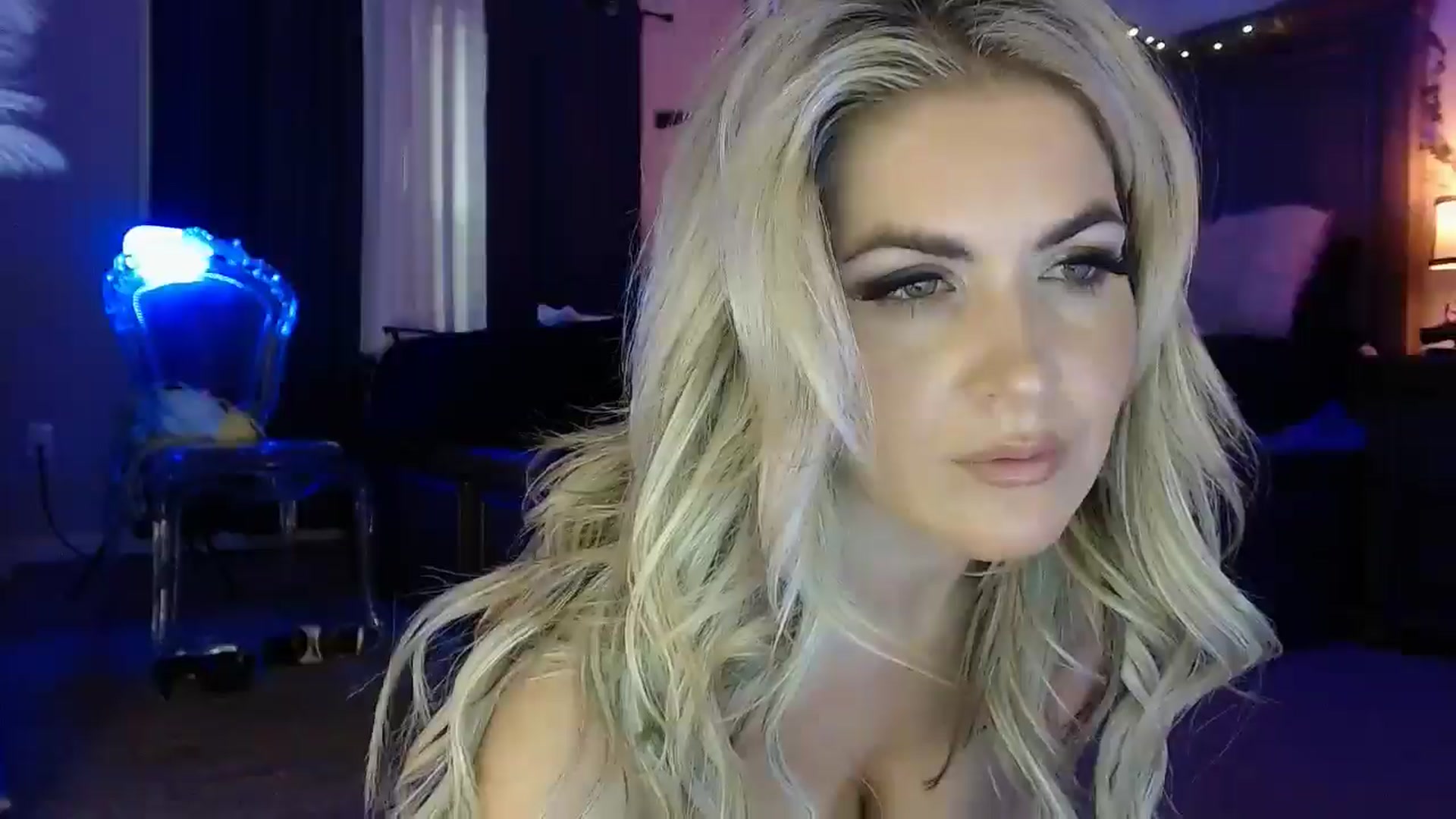 Gallery image thumbnail from Marilyn_XO's myfreecams stream on, 12/31/2024, 19:11 image 19 of 20