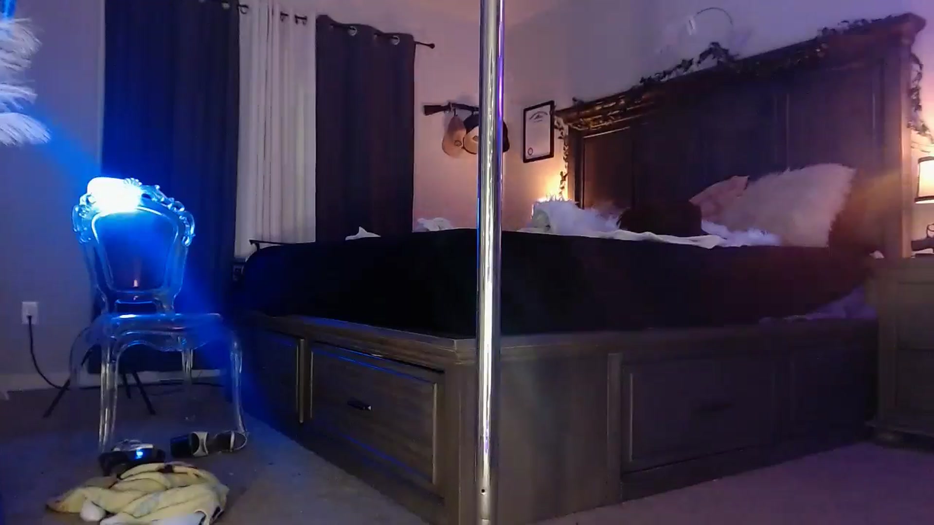 Gallery image thumbnail from Marilyn_XO's myfreecams stream on, 12/31/2024, 22:17 image 17 of 20