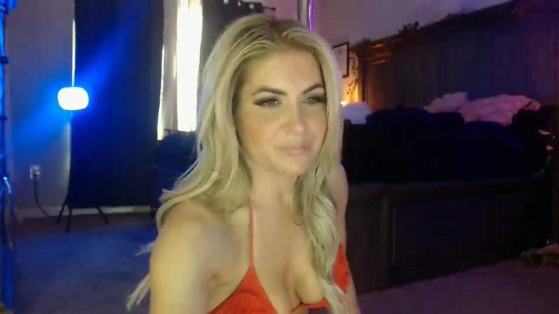 Gallery image thumbnail from Marilyn_XO's myfreecams stream on, 01/03/2025, 20:01 image 14 of 20