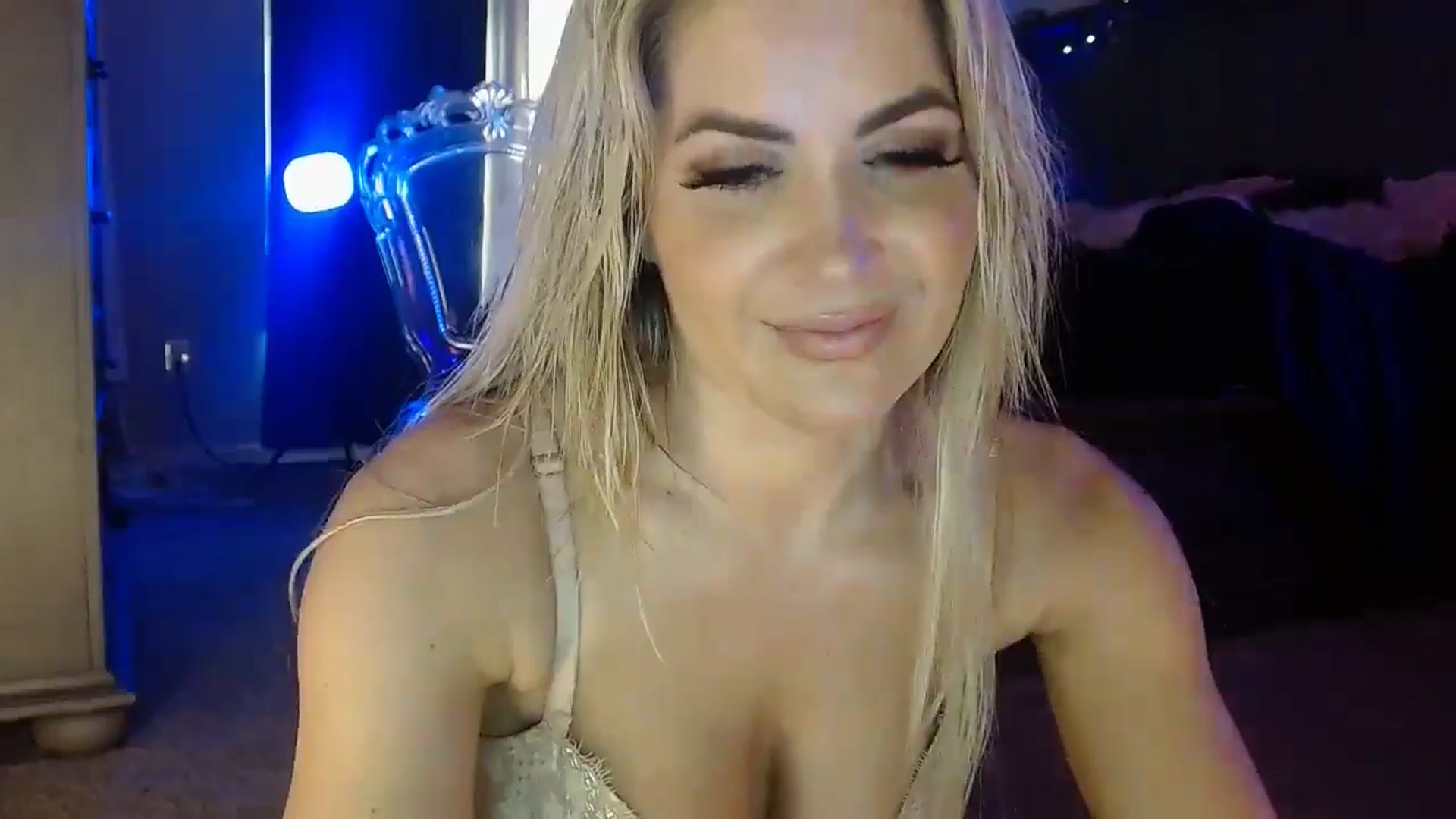 Gallery image thumbnail from Marilyn_XO's myfreecams stream on, 01/04/2025, 20:19 image 4 of 20
