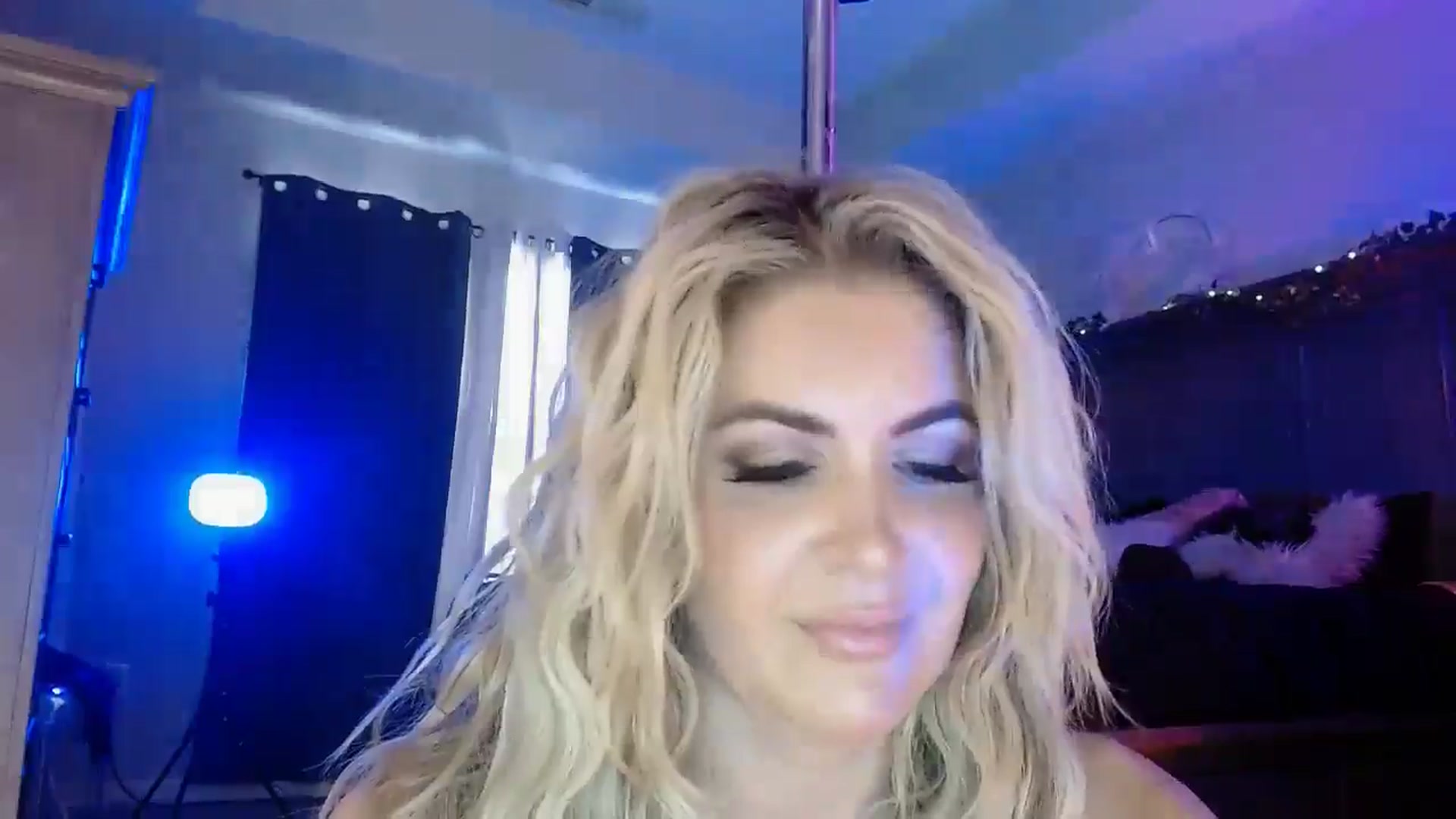 Gallery image thumbnail from Marilyn_XO's myfreecams stream on, 01/07/2025, 20:29 image 11 of 20