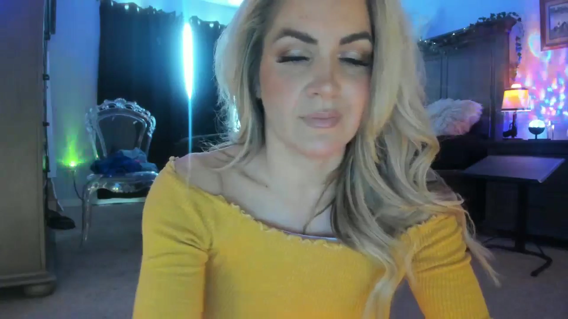 Gallery image thumbnail from Marilyn_XO's myfreecams stream on, 02/17/2025, 21:22 image 3 of 20