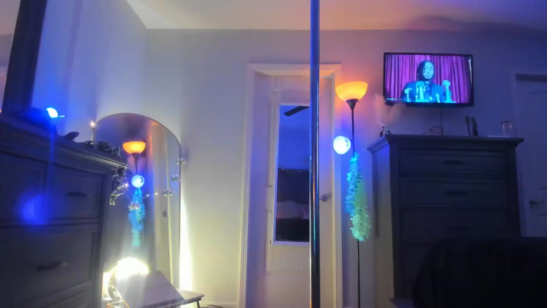 Gallery image thumbnail from Marilyn_XO's myfreecams stream on, 02/17/2025, 21:22 image 10 of 20