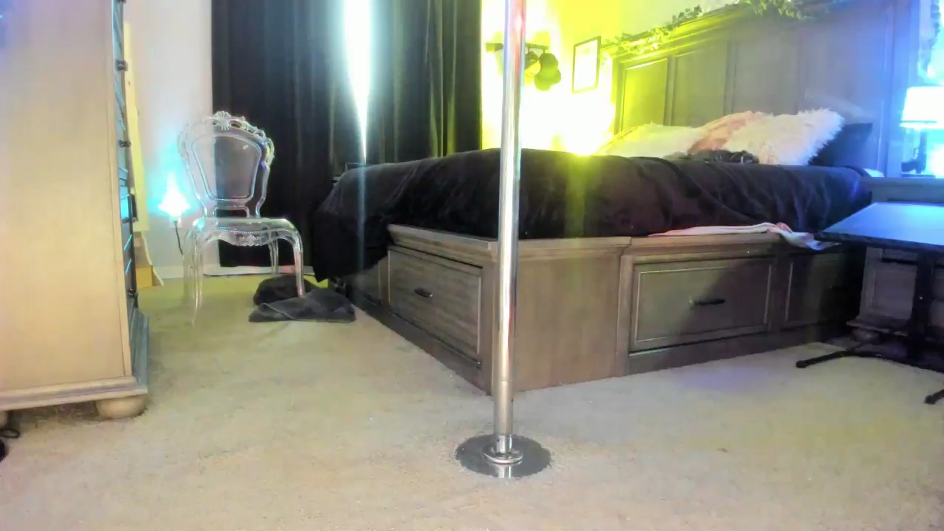 Gallery image thumbnail from Marilyn_XO's myfreecams stream on, 02/18/2025, 17:12 image 9 of 20