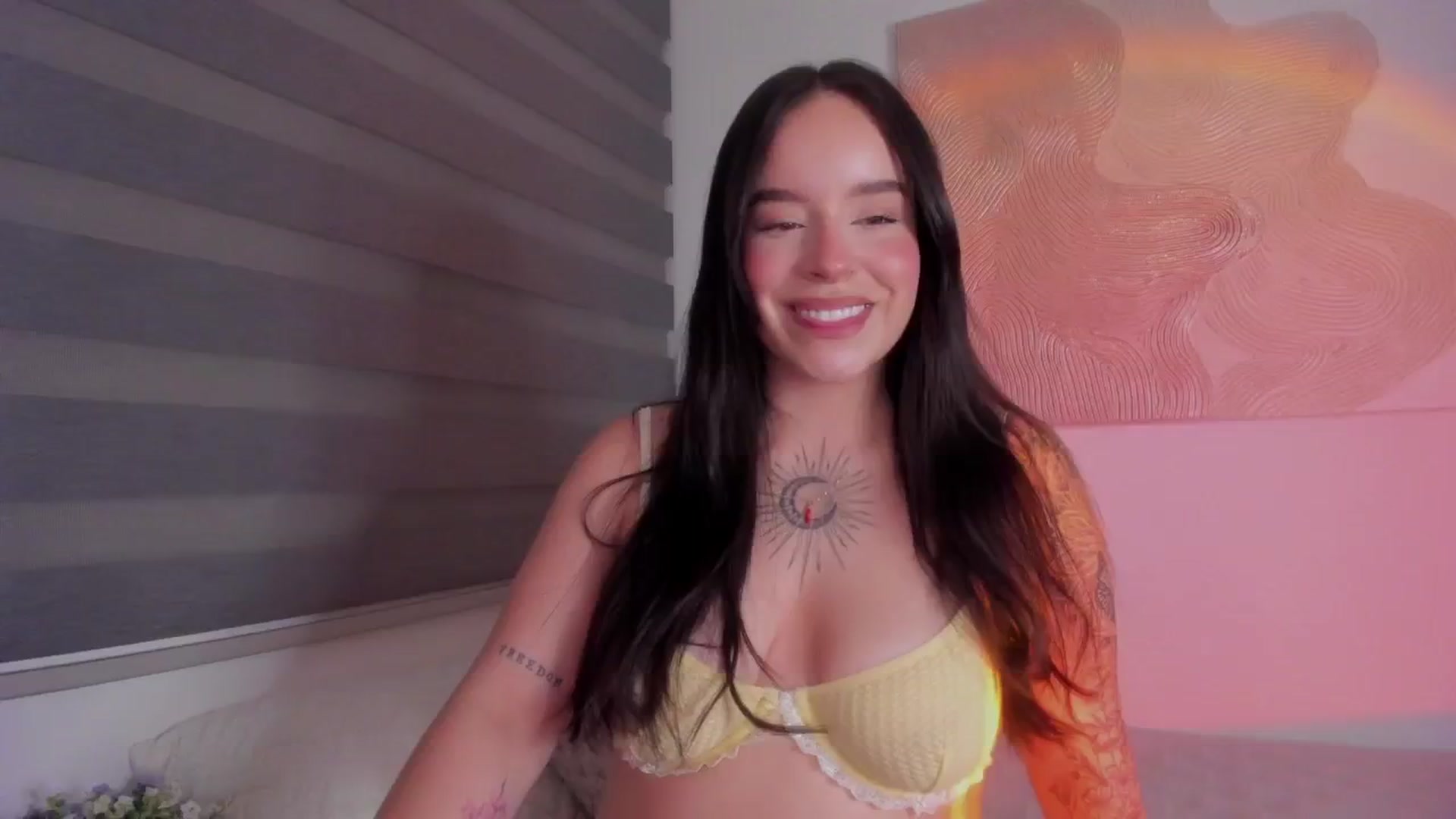 Gallery image thumbnail from Marilyn___'s myfreecams stream on, 02/04/2025, 23:51 image 2 of 20