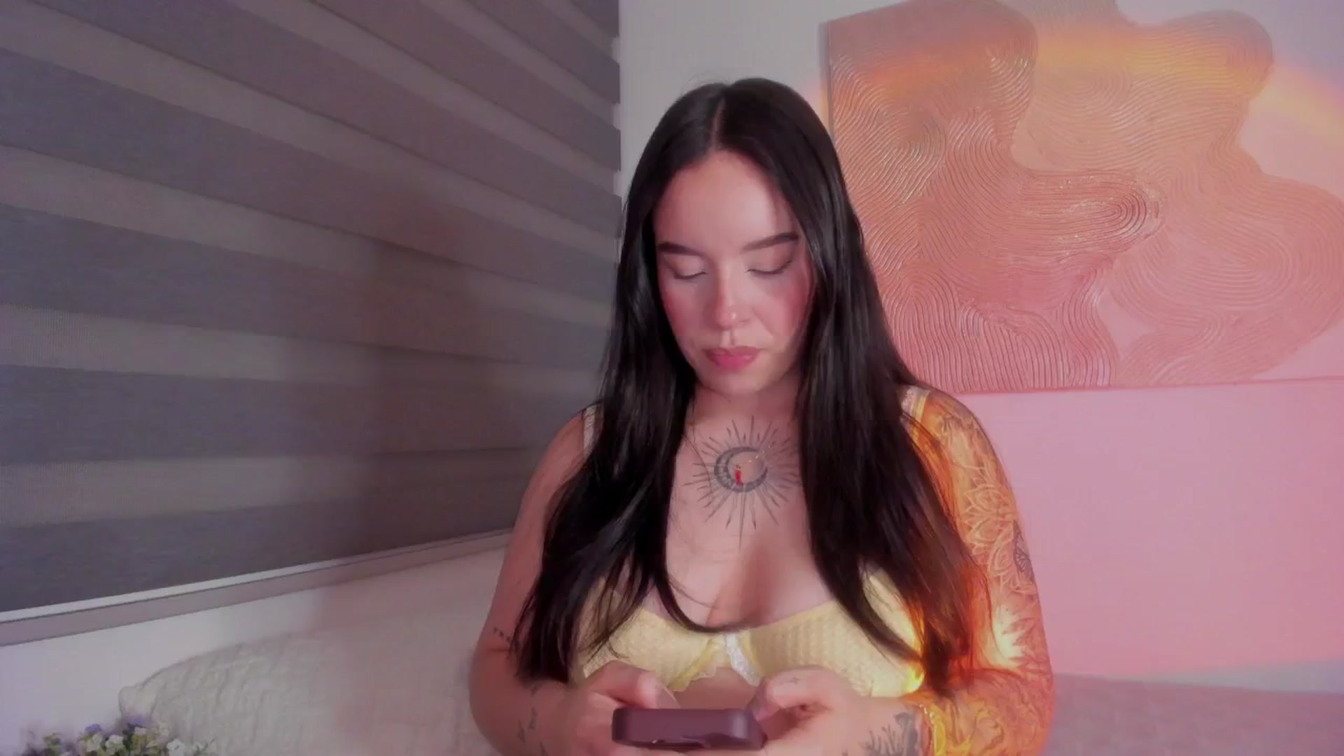 Gallery image thumbnail from Marilyn___'s myfreecams stream on, 02/04/2025, 23:51 image 7 of 20