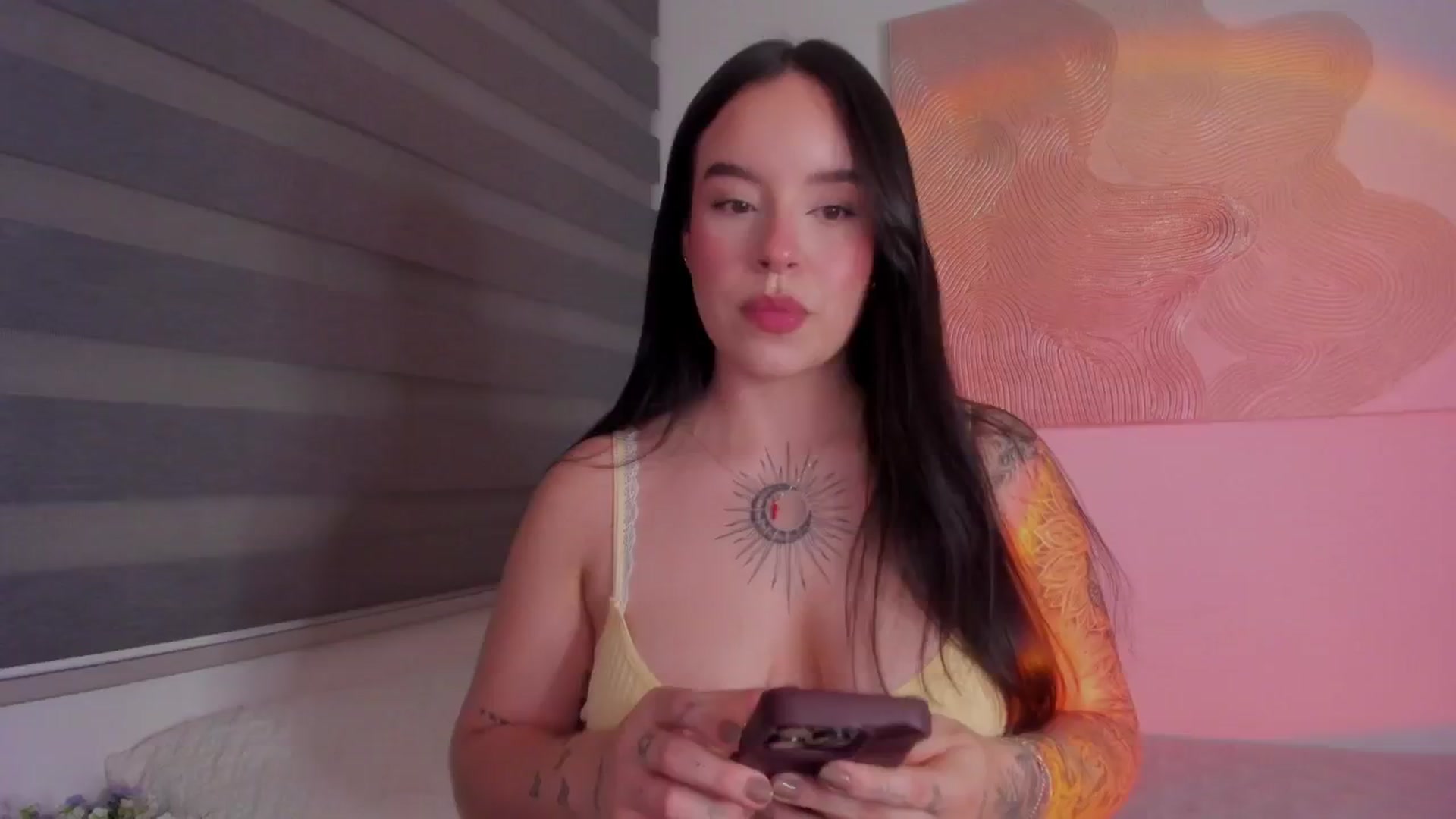Gallery image thumbnail from Marilyn___'s myfreecams stream on, 02/04/2025, 23:51 image 16 of 20