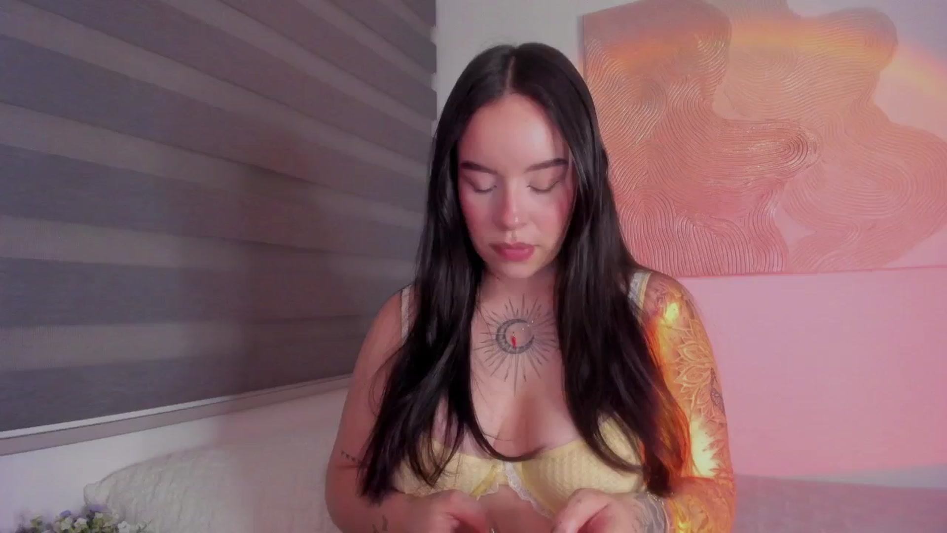 Gallery image thumbnail from Marilyn___'s myfreecams stream on, 02/04/2025, 23:51 image 8 of 20