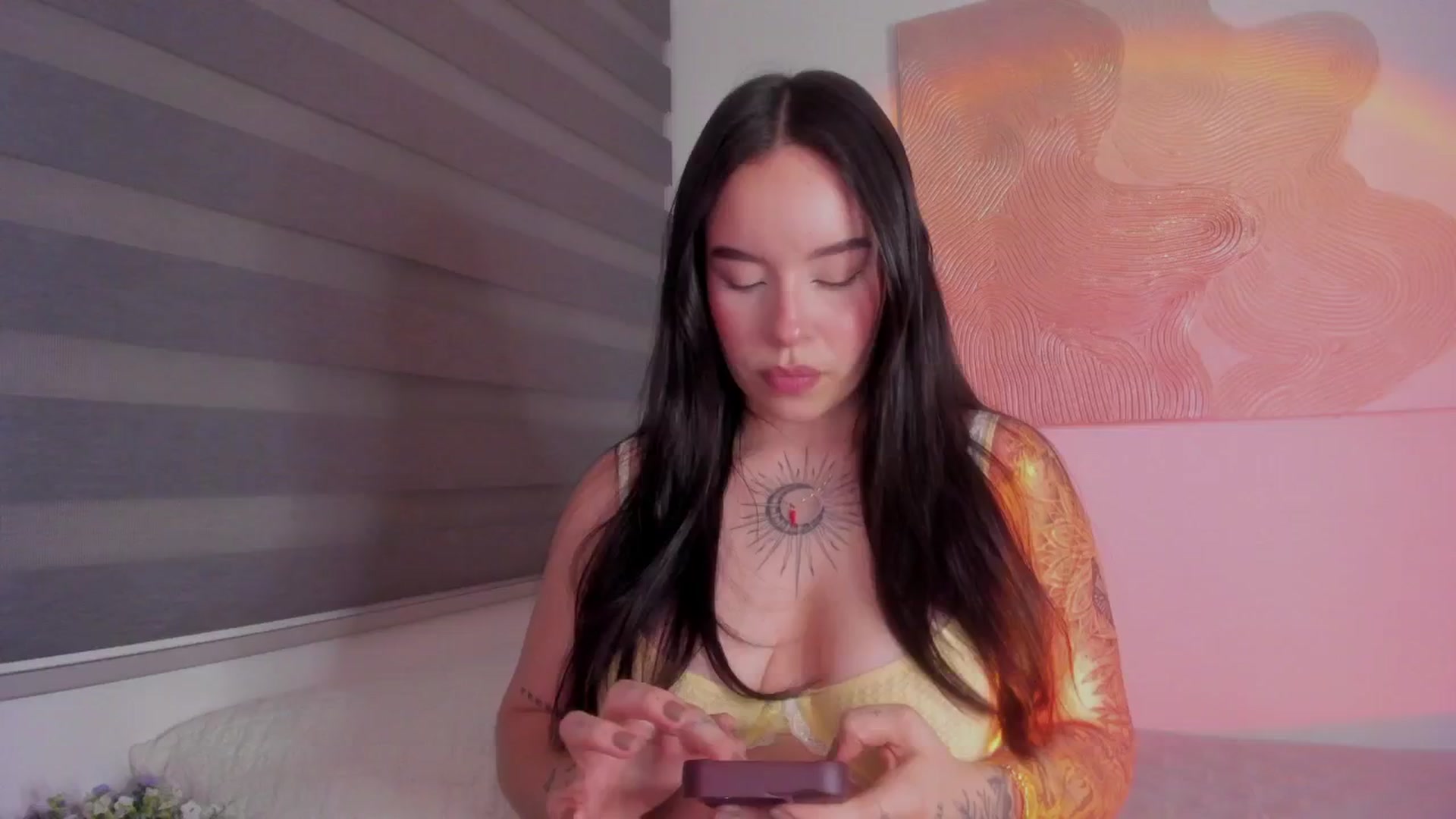 Gallery image thumbnail from Marilyn___'s myfreecams stream on, 02/04/2025, 23:51 image 6 of 20