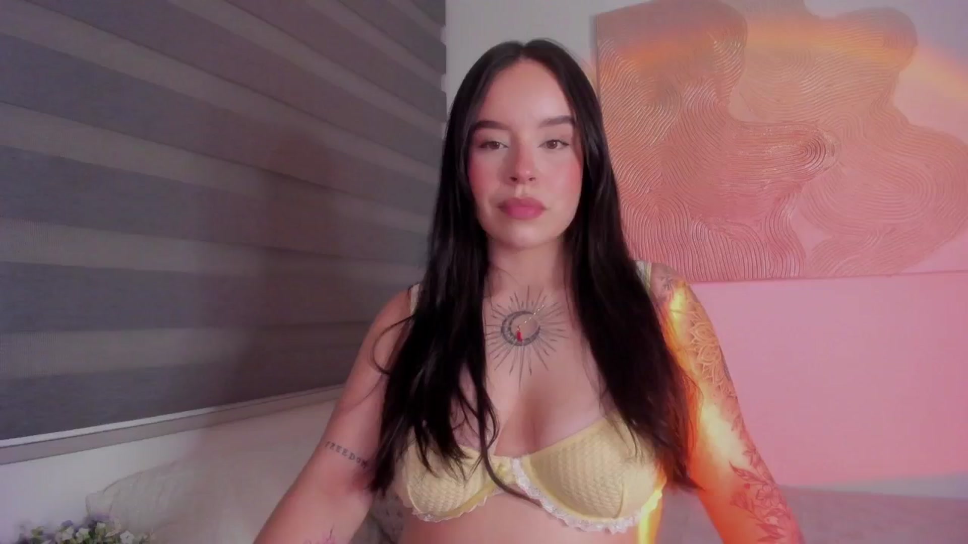 Gallery image thumbnail from Marilyn___'s myfreecams stream on, 02/04/2025, 23:51 image 3 of 20