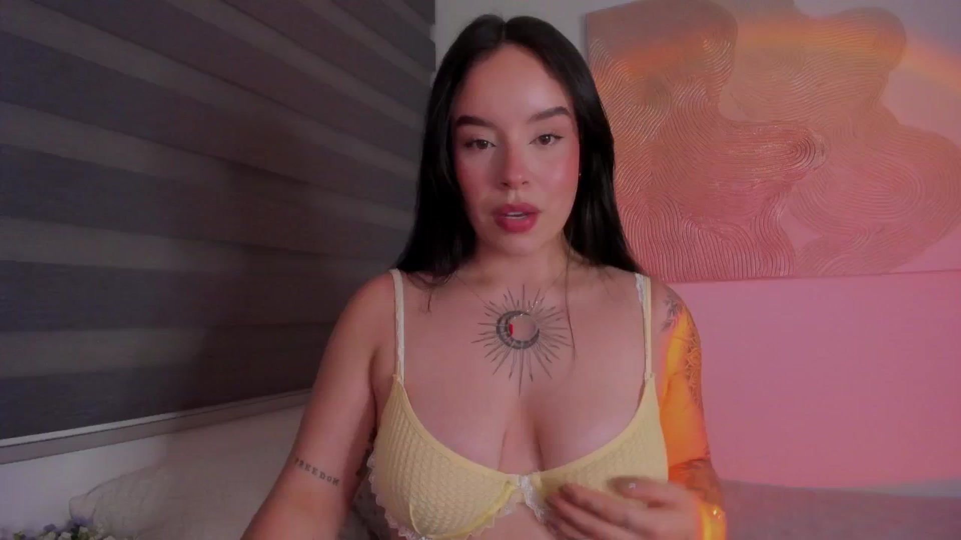 Gallery image thumbnail from Marilyn___'s myfreecams stream on, 02/04/2025, 23:51 image 15 of 20