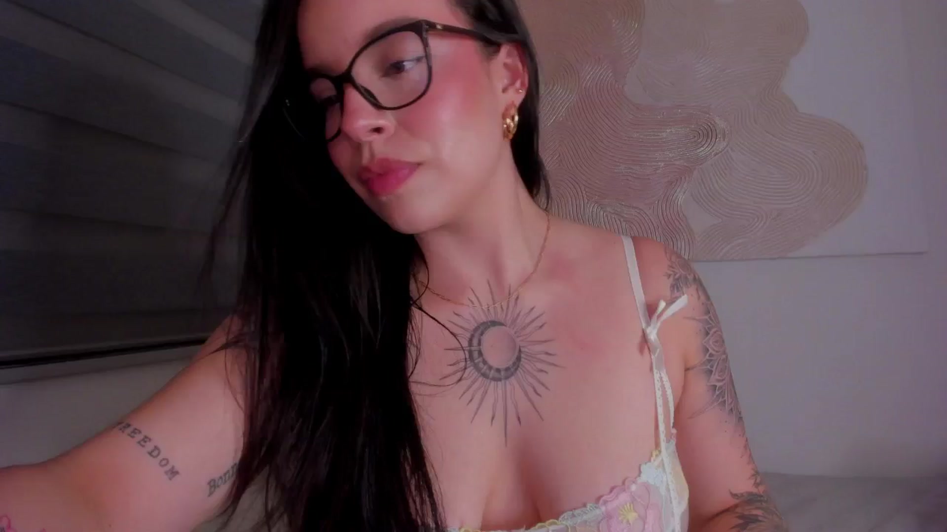 Gallery image thumbnail from Marilyn___'s myfreecams stream on, 02/08/2025, 01:37 image 4 of 20