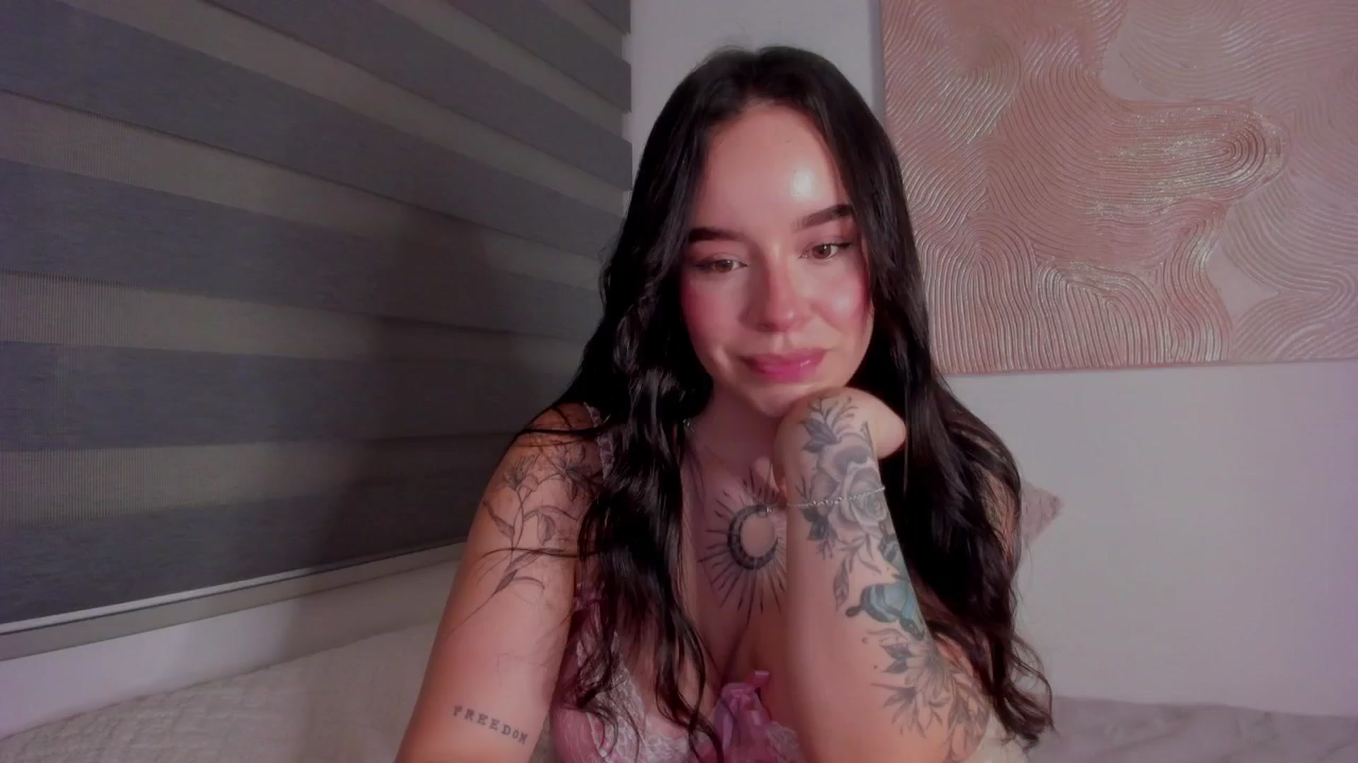 Gallery image thumbnail from Marilyn___'s myfreecams stream on, 02/15/2025, 01:05 image 19 of 20