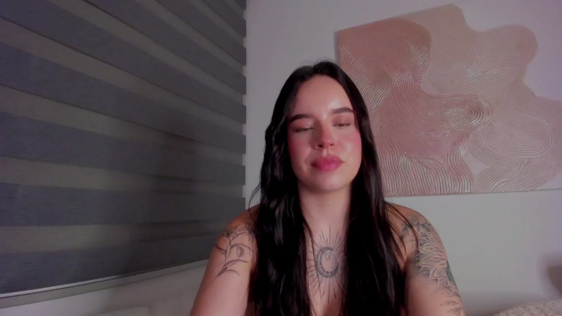 Gallery image thumbnail from Marilyn___'s myfreecams stream on, 02/15/2025, 02:07 image 18 of 20