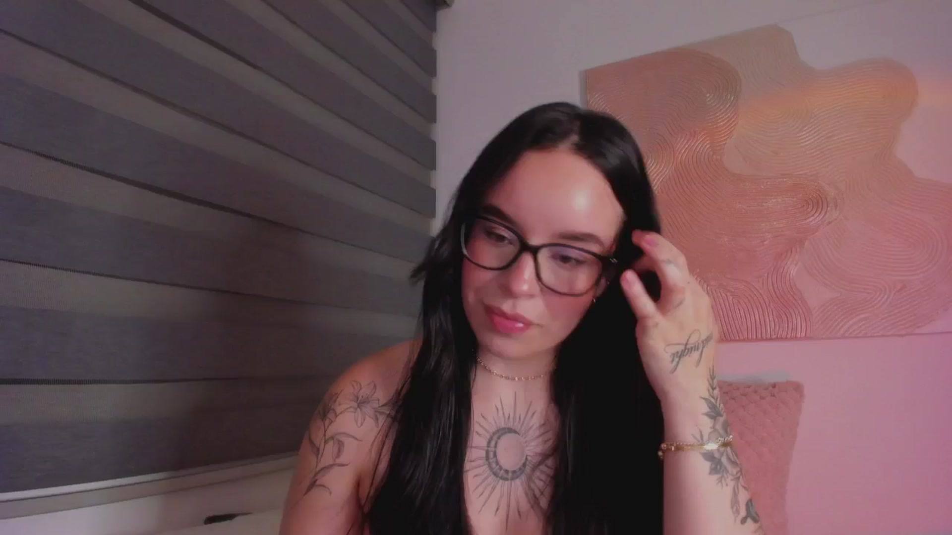 Gallery image thumbnail from Marilyn___'s myfreecams stream on, 02/16/2025, 01:00 image 19 of 20