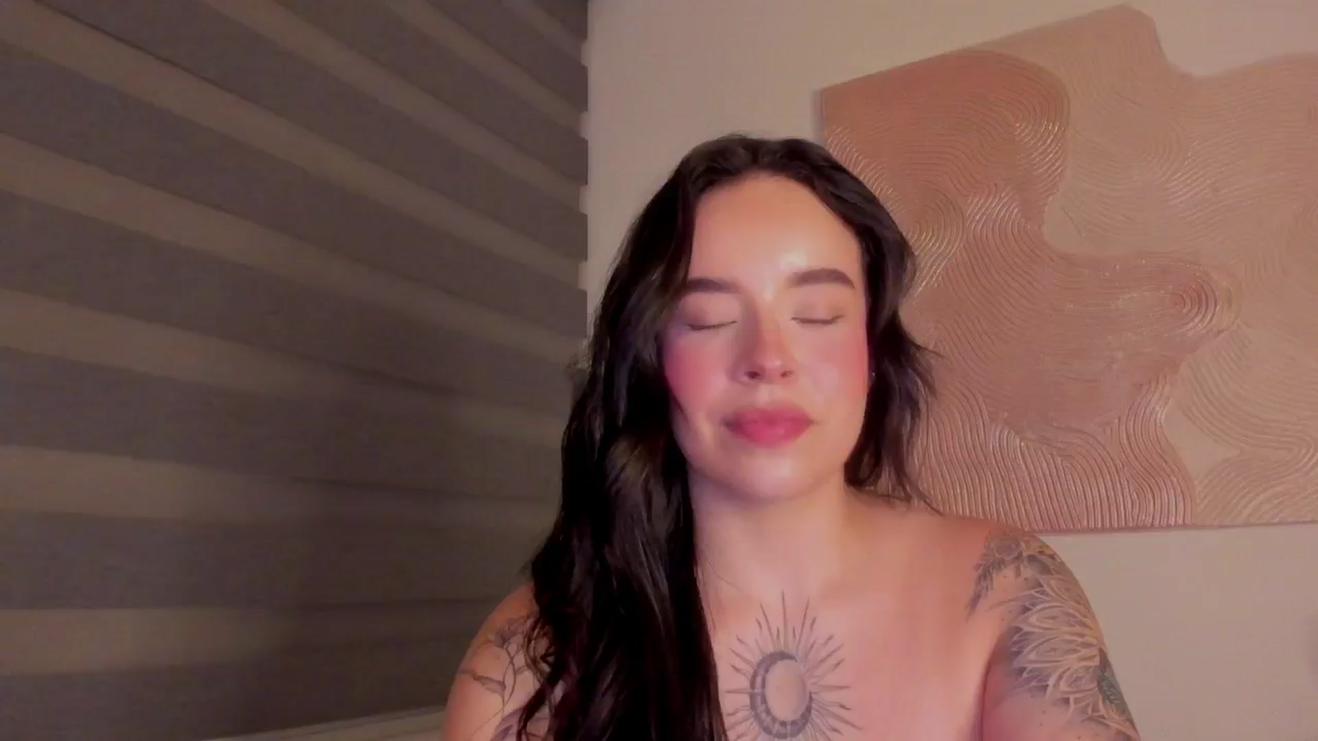 Gallery image thumbnail from Marilyn___'s myfreecams stream on, 02/17/2025, 02:25 image 7 of 20