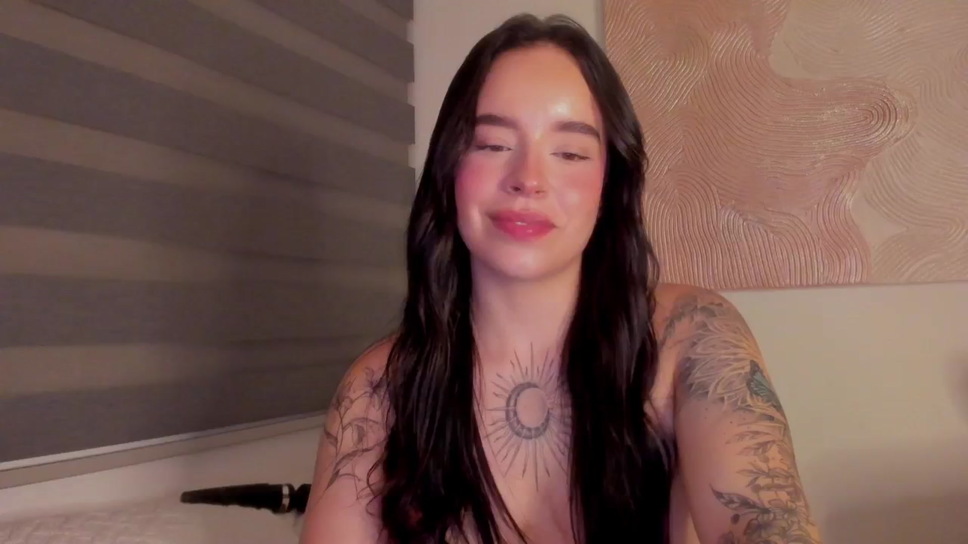 Gallery image thumbnail from Marilyn___'s myfreecams stream on, 02/17/2025, 02:25 image 16 of 20