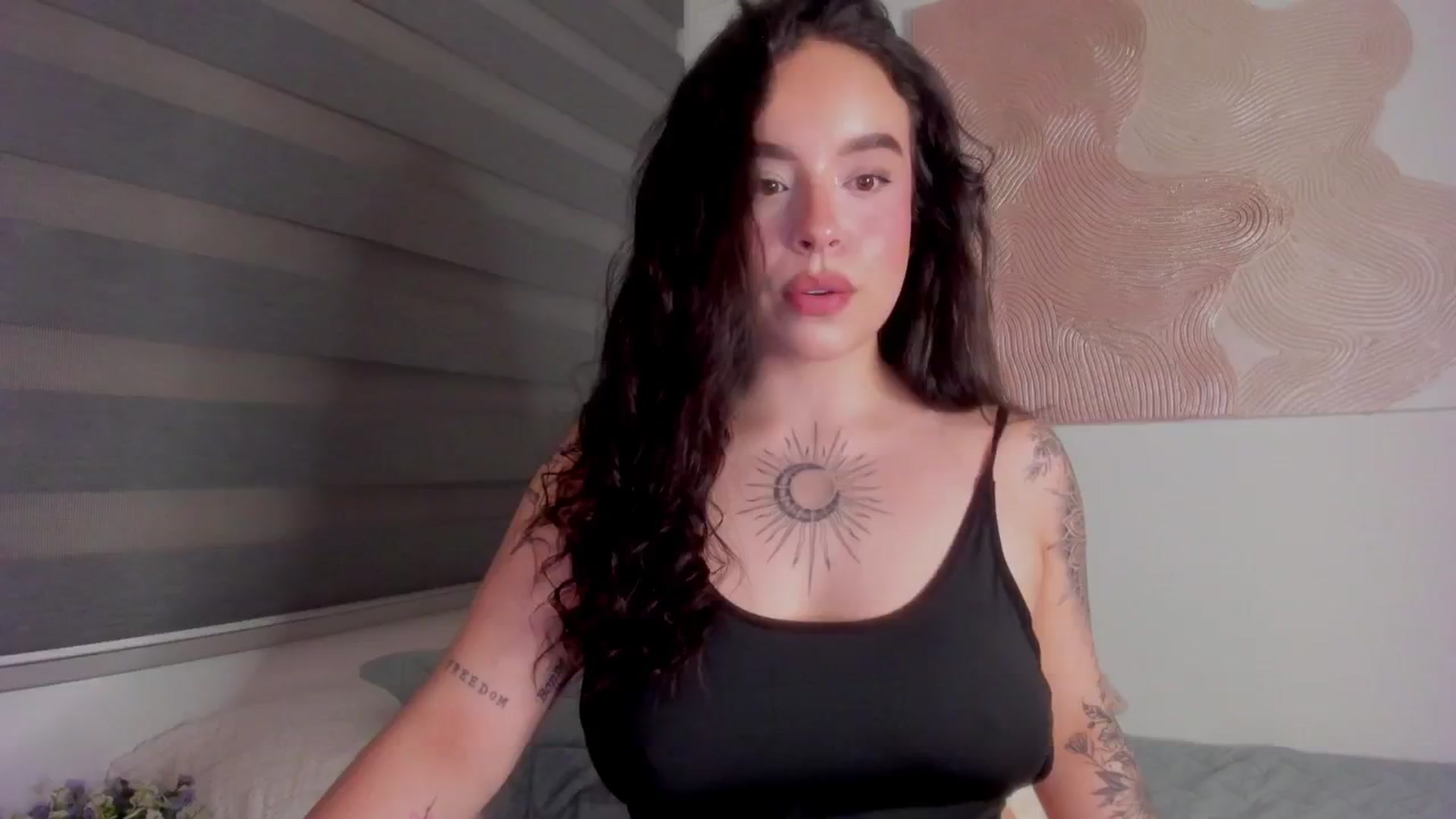 Gallery image thumbnail from Marilyn___'s myfreecams stream on, 02/19/2025, 24:26 image 1 of 20