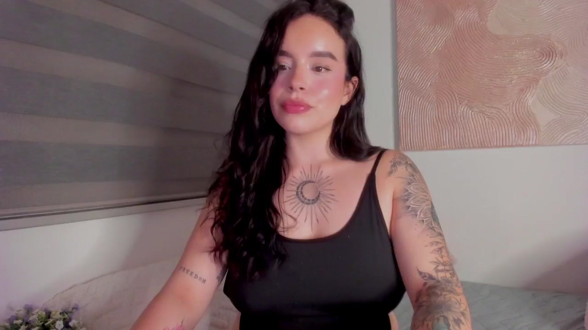 Gallery image thumbnail from Marilyn___'s myfreecams stream on, 02/19/2025, 02:27 image 12 of 20