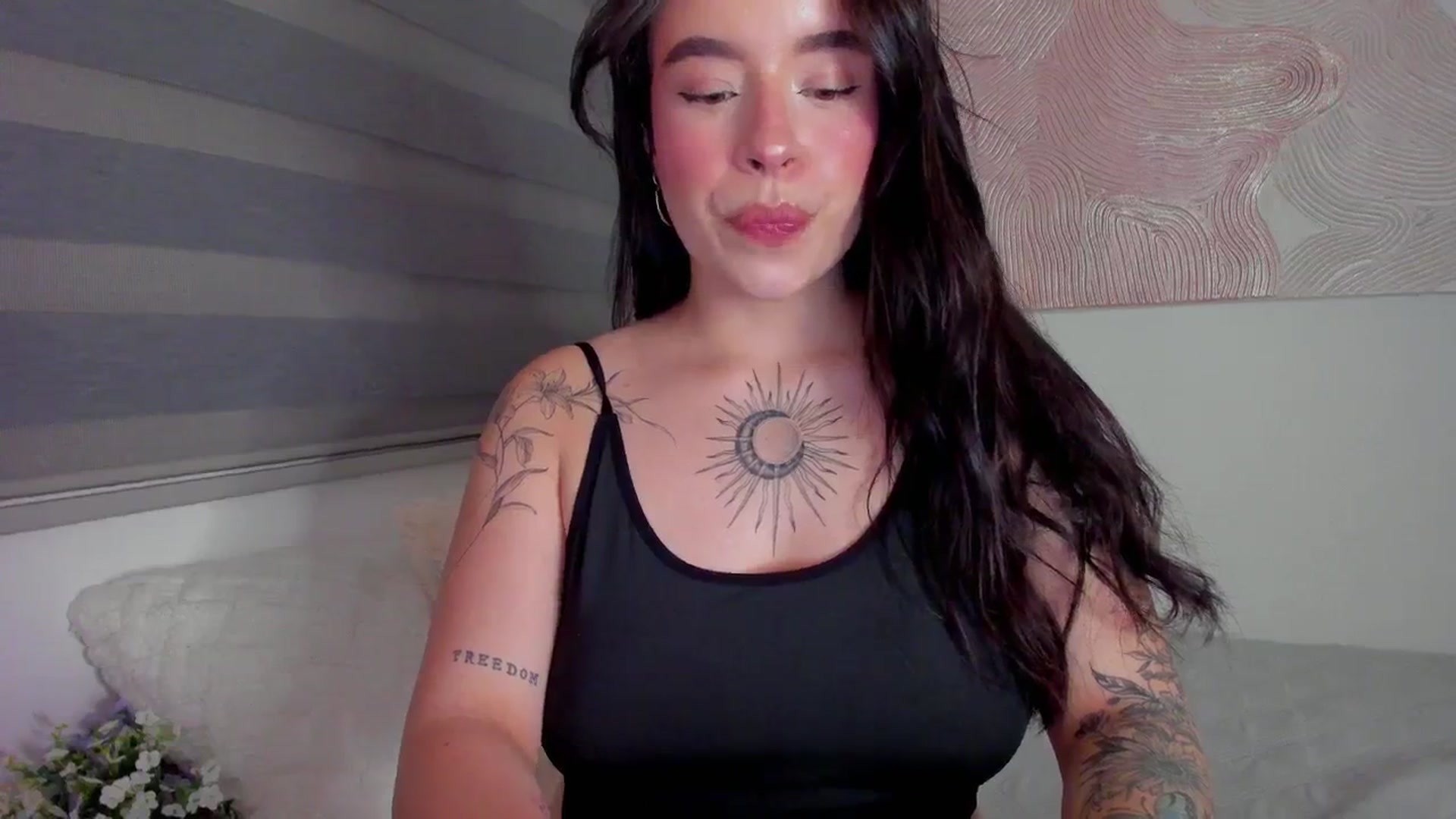 Gallery image thumbnail from Marilyn___'s myfreecams stream on, 03/08/2025, 24:30 image 9 of 20