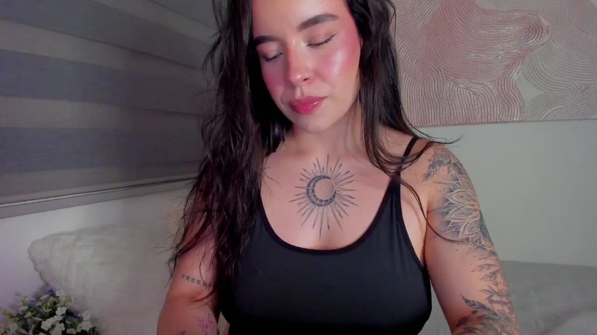 Gallery image thumbnail from Marilyn___'s myfreecams stream on, 03/08/2025, 24:30 image 11 of 20