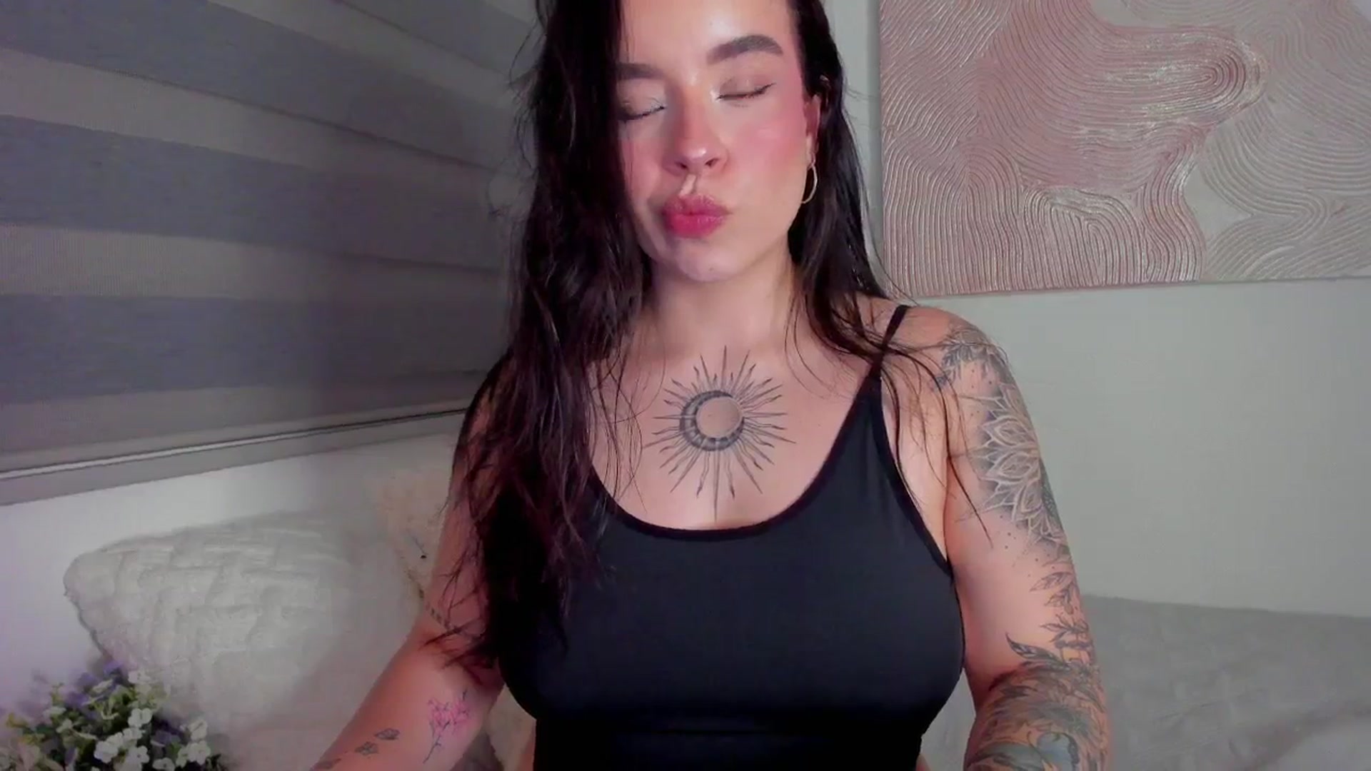 Gallery image thumbnail from Marilyn___'s myfreecams stream on, 03/08/2025, 24:30 image 13 of 20