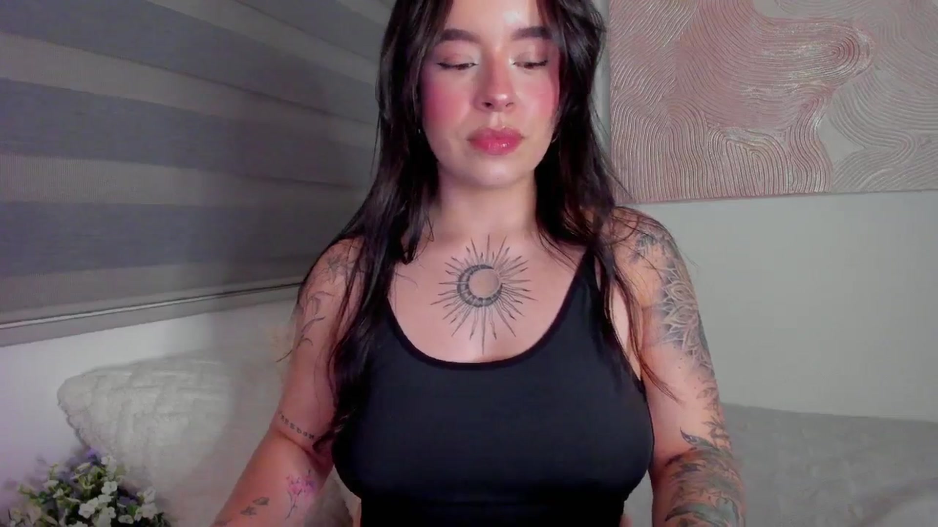 Gallery image thumbnail from Marilyn___'s myfreecams stream on, 03/08/2025, 24:30 image 18 of 20
