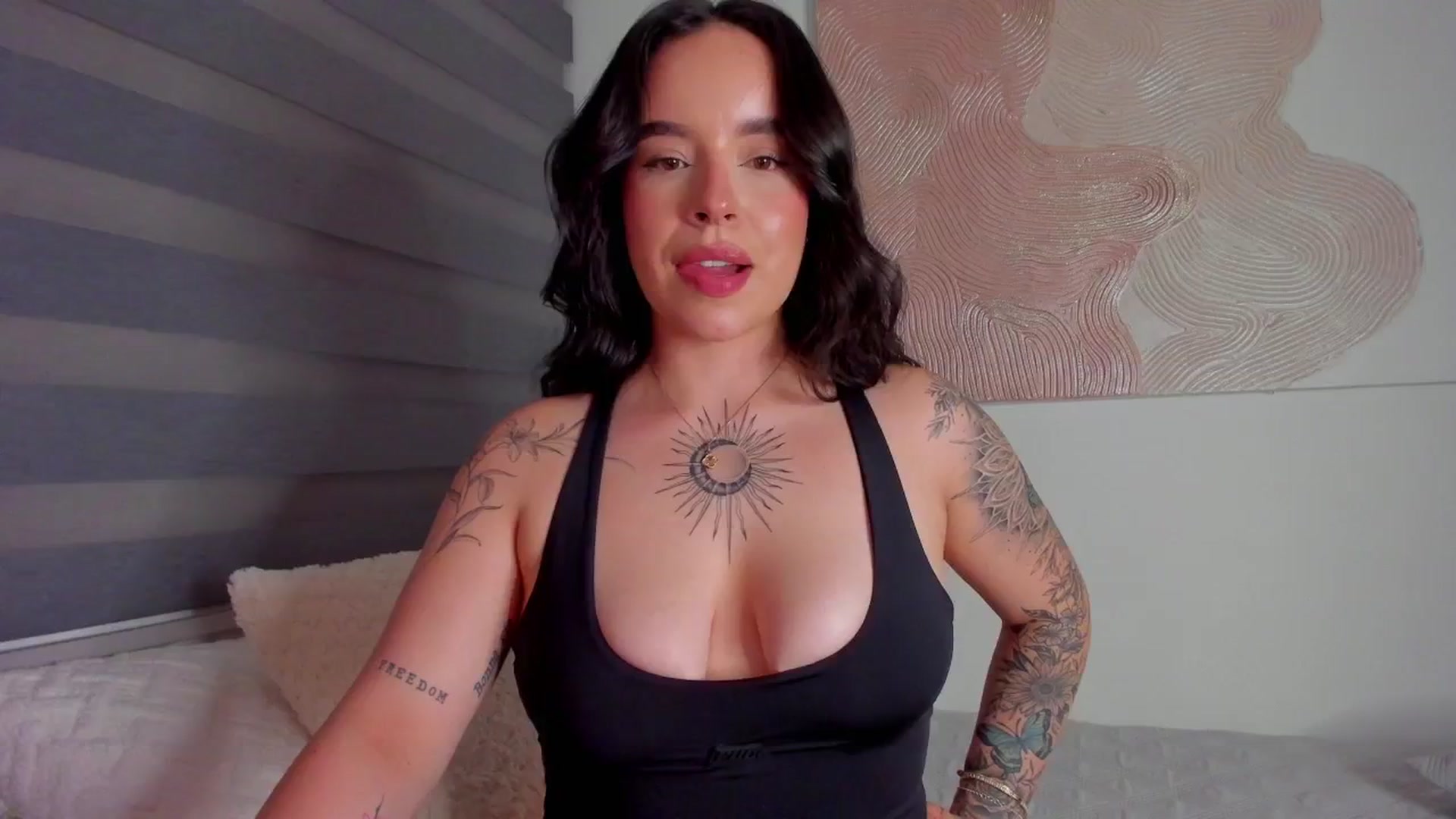 Gallery image thumbnail from Marilyn___'s myfreecams stream on, 03/11/2025, 23:55 image 10 of 20