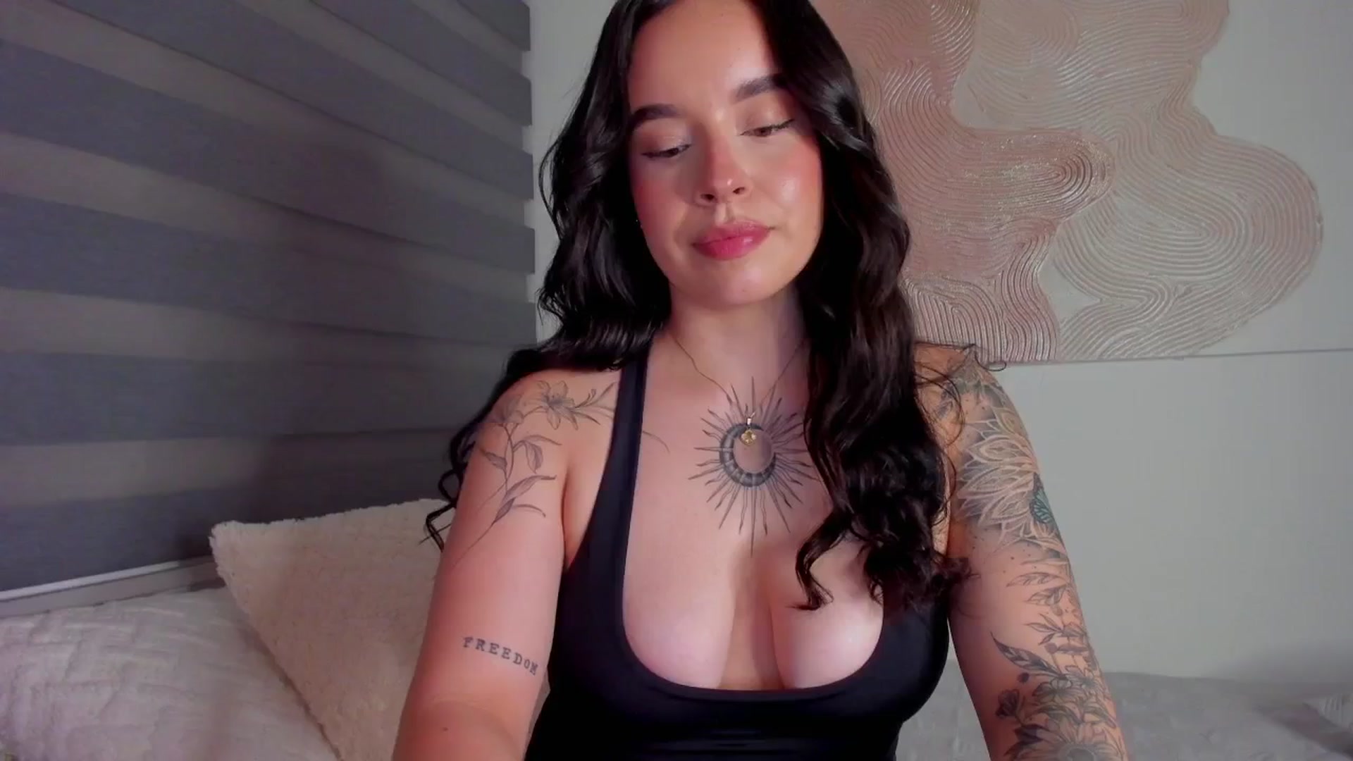 Gallery image thumbnail from Marilyn___'s myfreecams stream on, 03/11/2025, 23:55 image 5 of 20