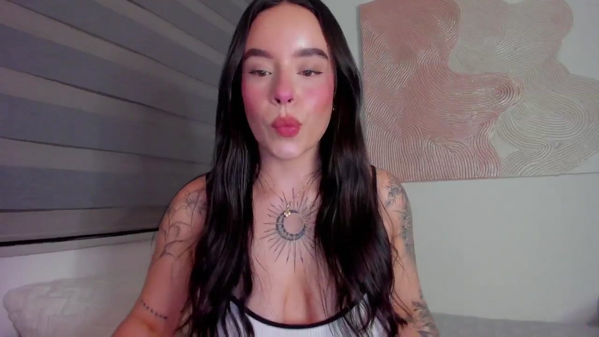 Gallery image thumbnail from Marilyn___'s myfreecams stream on, 03/13/2025, 24:27 image 2 of 20
