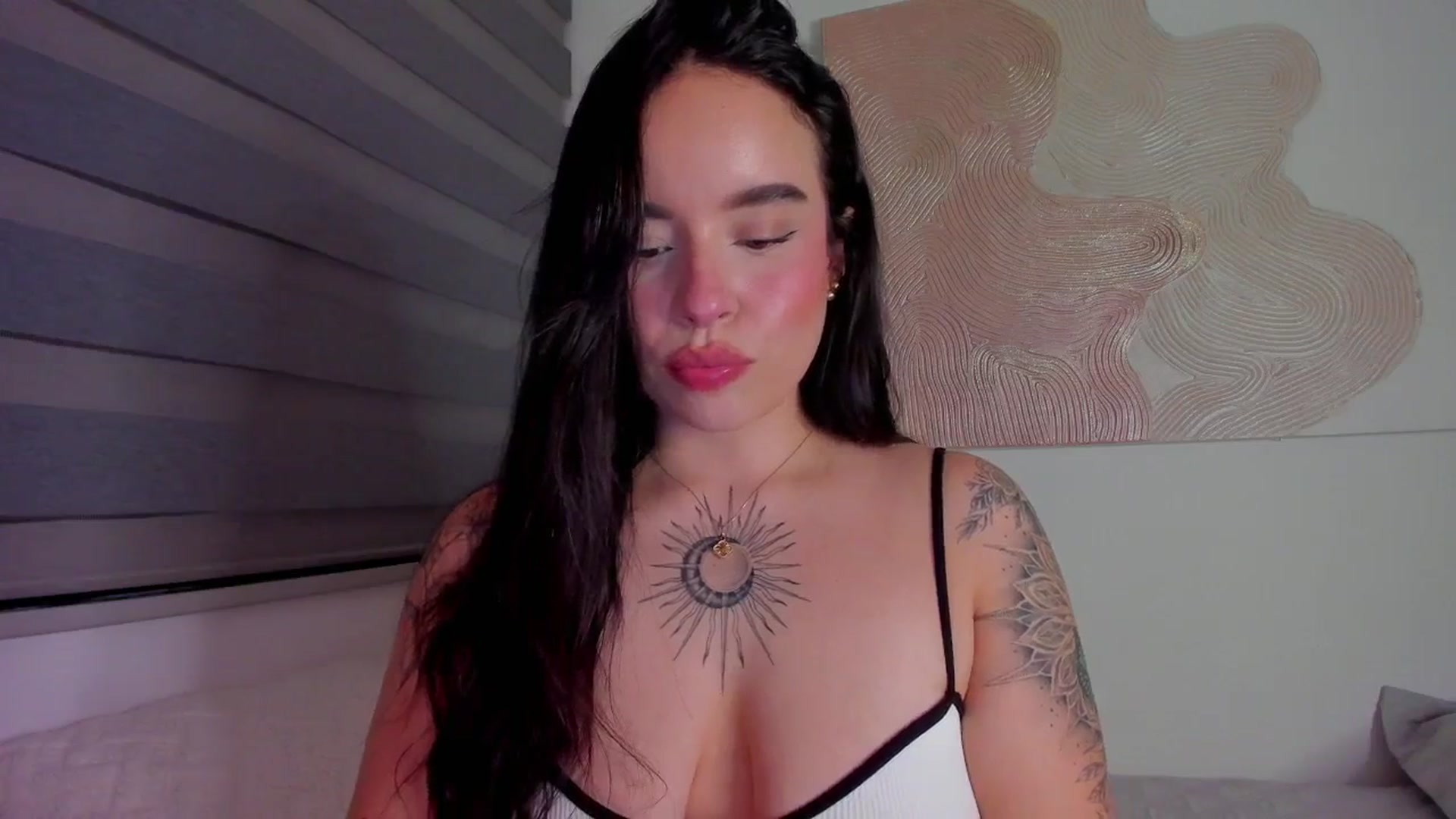 Gallery image thumbnail from Marilyn___'s myfreecams stream on, 03/13/2025, 24:59 image 14 of 20