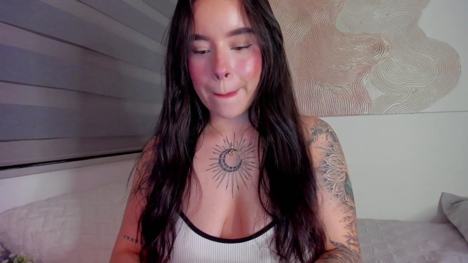 Gallery image thumbnail from Marilyn___'s myfreecams stream on, 03/13/2025, 24:59 image 18 of 20