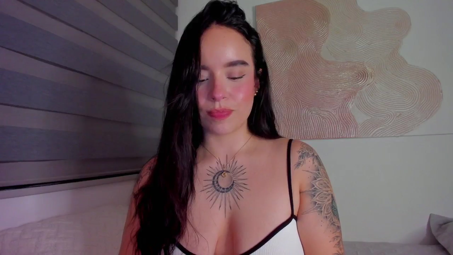 Gallery image thumbnail from Marilyn___'s myfreecams stream on, 03/13/2025, 24:59 image 15 of 20