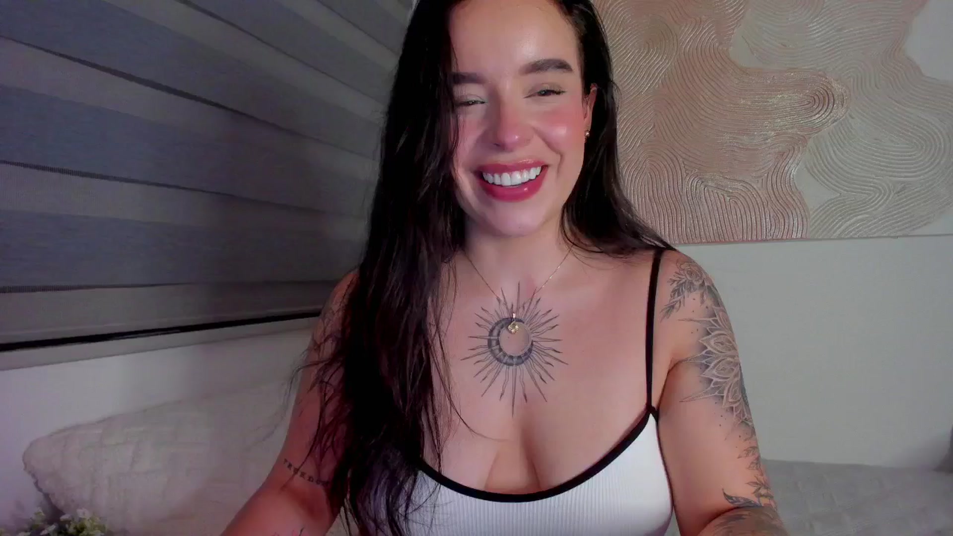 Gallery image thumbnail from Marilyn___'s myfreecams stream on, 03/13/2025, 02:40 image 10 of 20