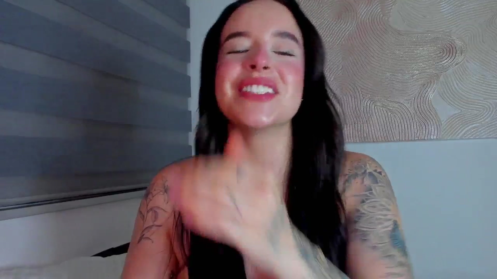 Gallery image thumbnail from Marilyn___'s myfreecams stream on, 03/15/2025, 01:38 image 15 of 20