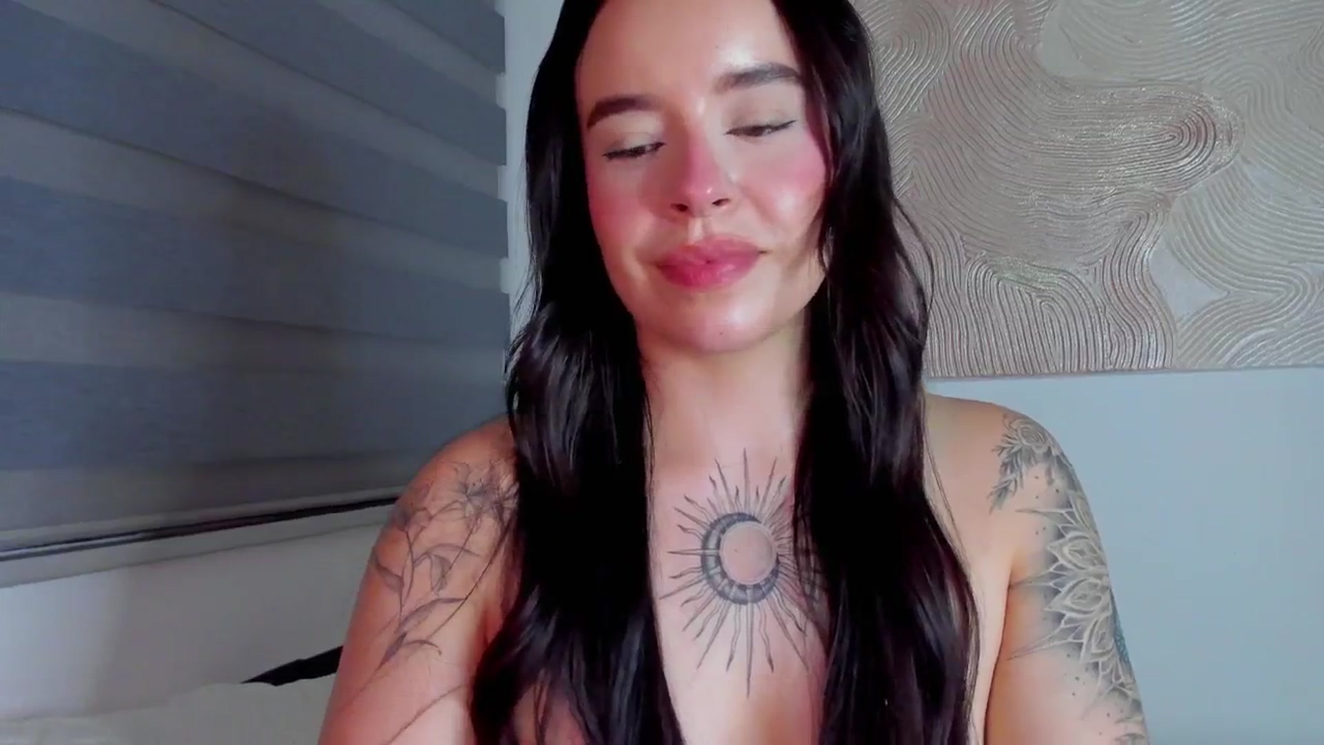 Gallery image thumbnail from Marilyn___'s myfreecams stream on, 03/15/2025, 01:38 image 18 of 20
