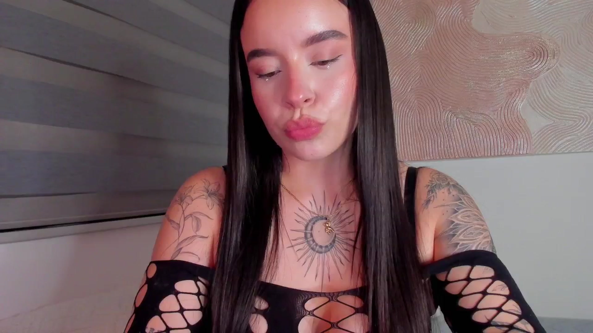 Gallery image thumbnail from Marilyn___'s myfreecams stream on, 03/18/2025, 01:15 image 20 of 20