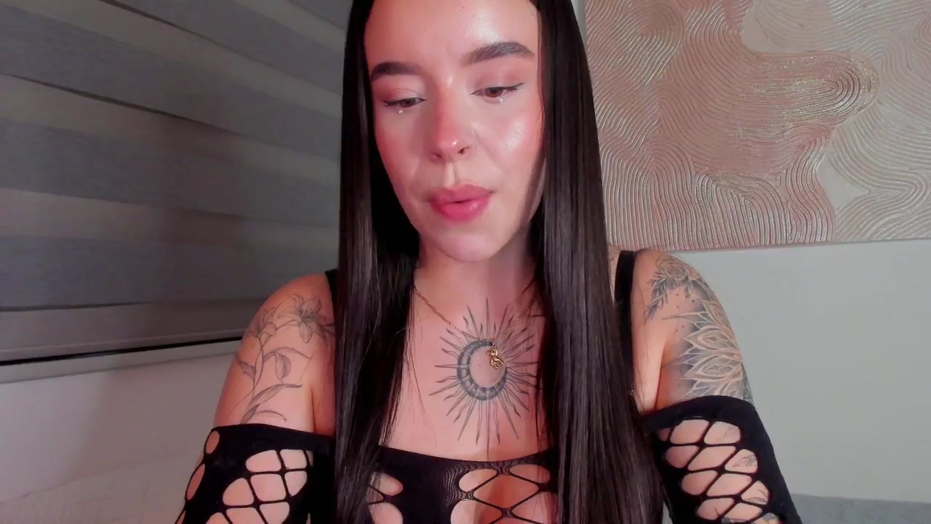 Gallery image thumbnail from Marilyn___'s myfreecams stream on, 03/18/2025, 01:15 image 19 of 20