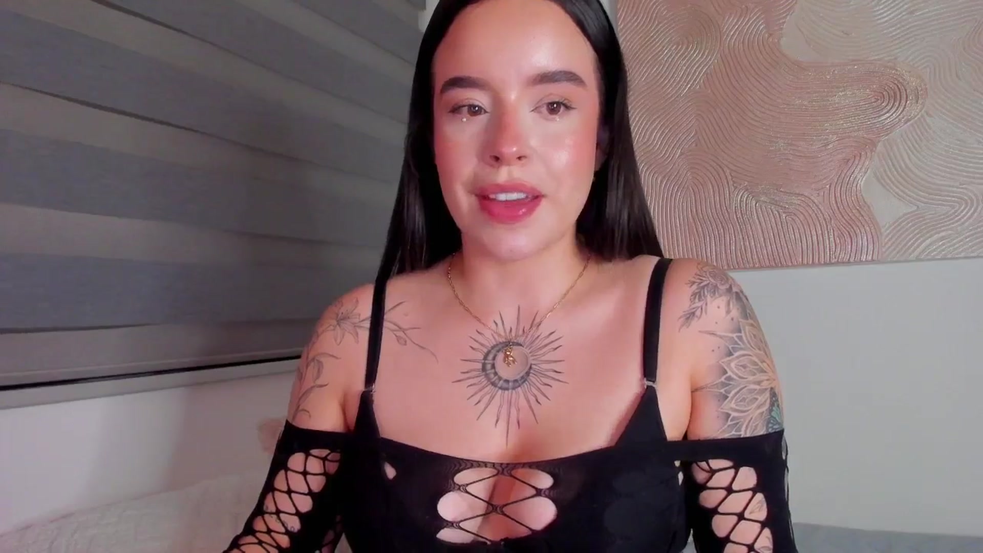 Gallery image thumbnail from Marilyn___'s myfreecams stream on, 03/18/2025, 01:15 image 16 of 20