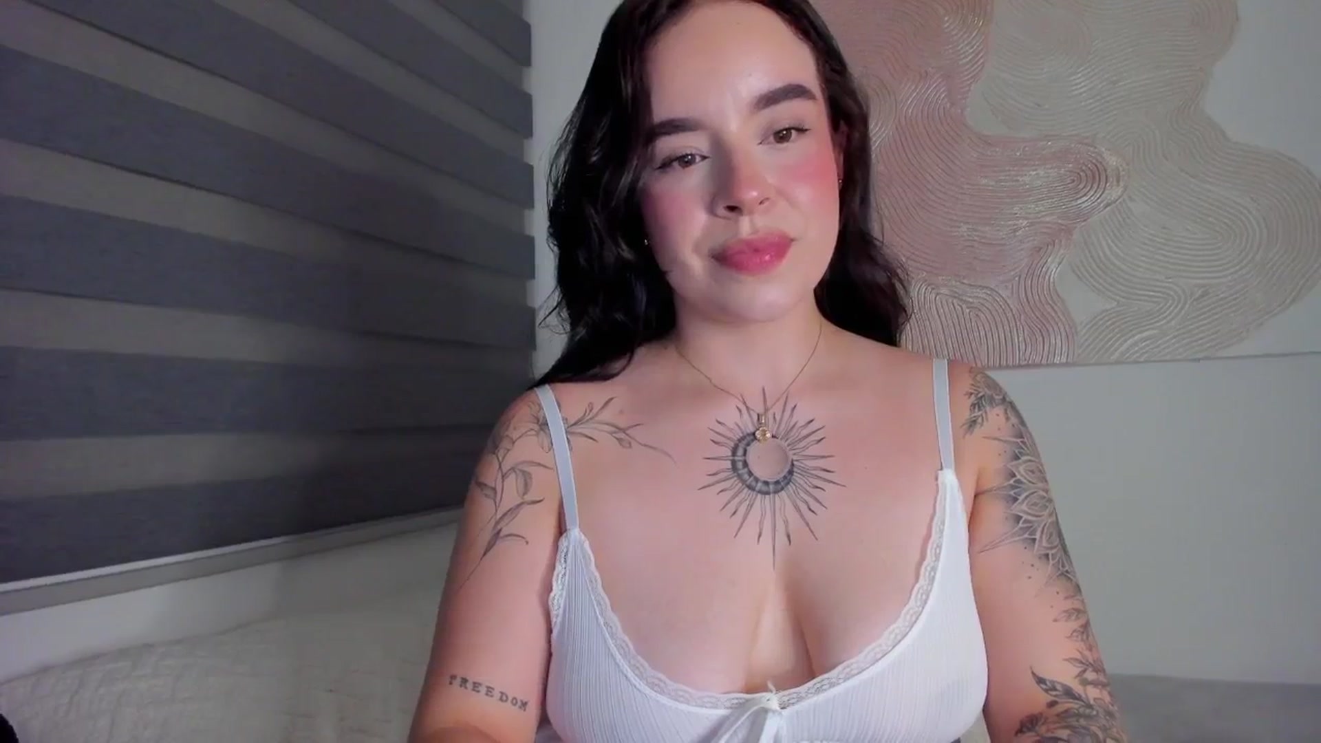 Gallery image thumbnail from Marilyn___'s myfreecams stream on, 03/28/2025, 24:21 image 15 of 20