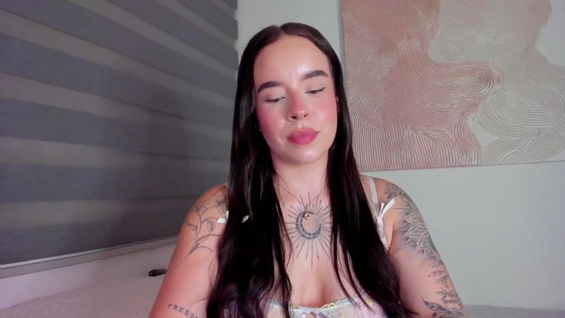 Gallery image thumbnail from Marilyn___'s myfreecams stream on, 03/31/2025, 24:49 image 19 of 20