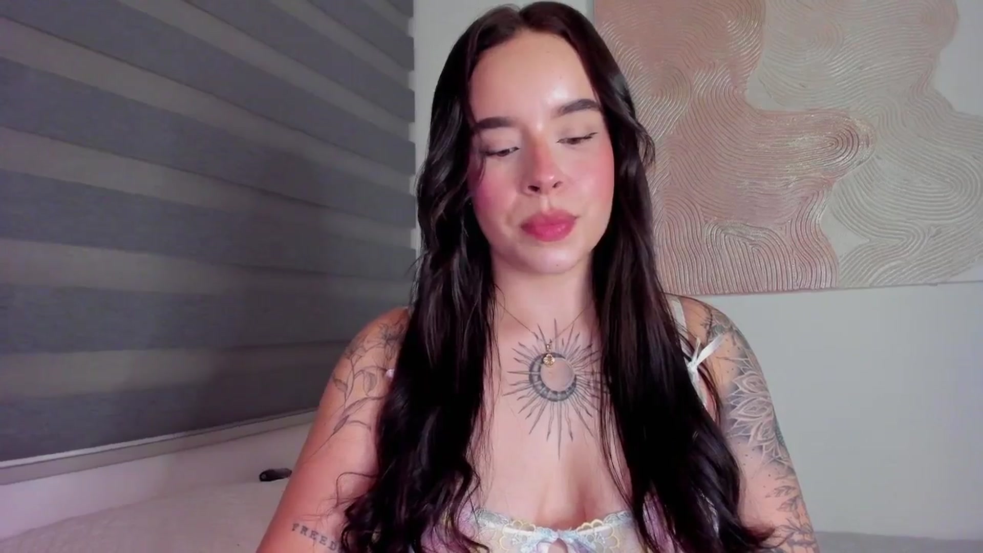 Gallery image thumbnail from Marilyn___'s myfreecams stream on, 03/31/2025, 24:49 image 13 of 20