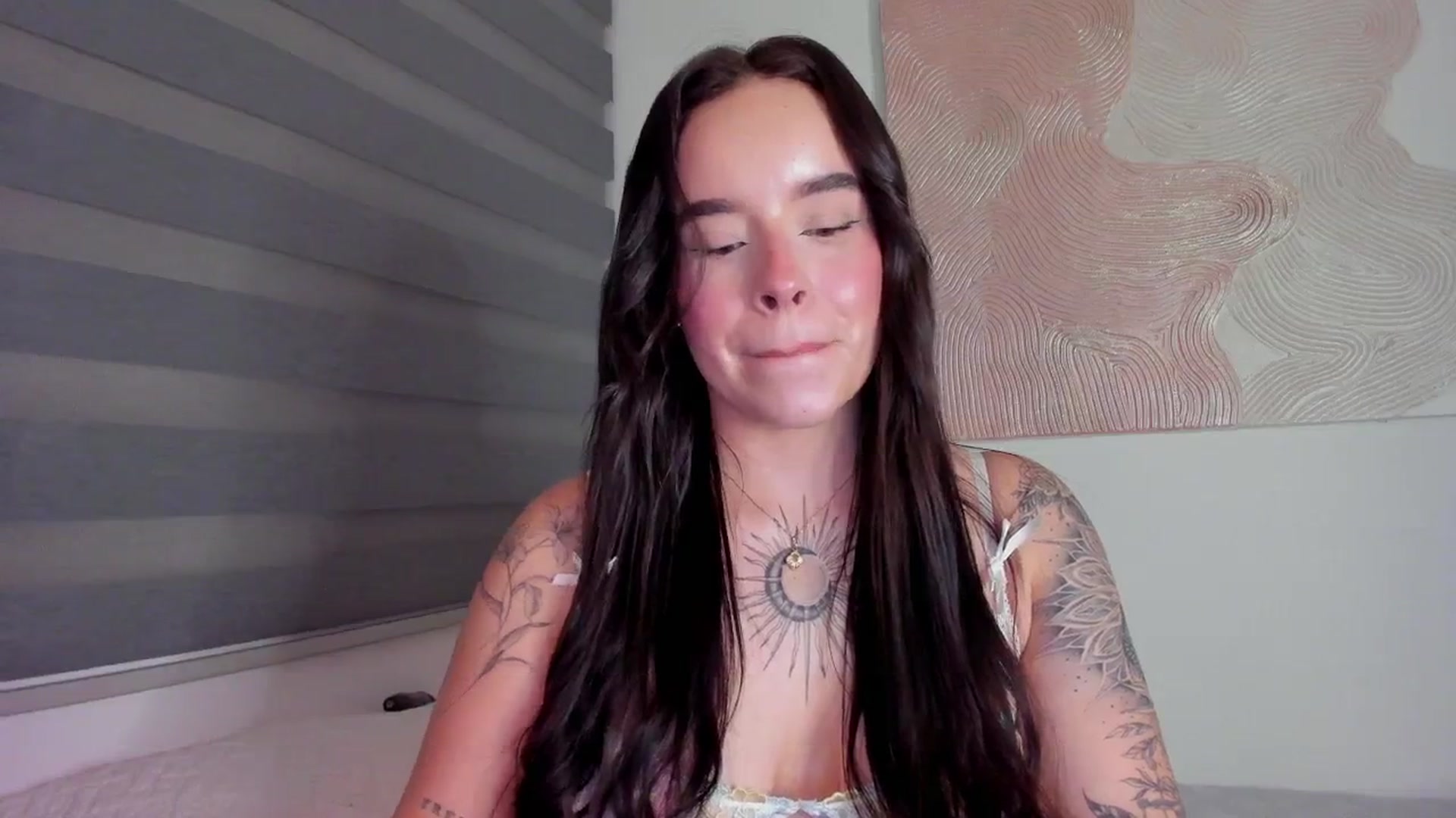 Gallery image thumbnail from Marilyn___'s myfreecams stream on, 03/31/2025, 24:49 image 15 of 20
