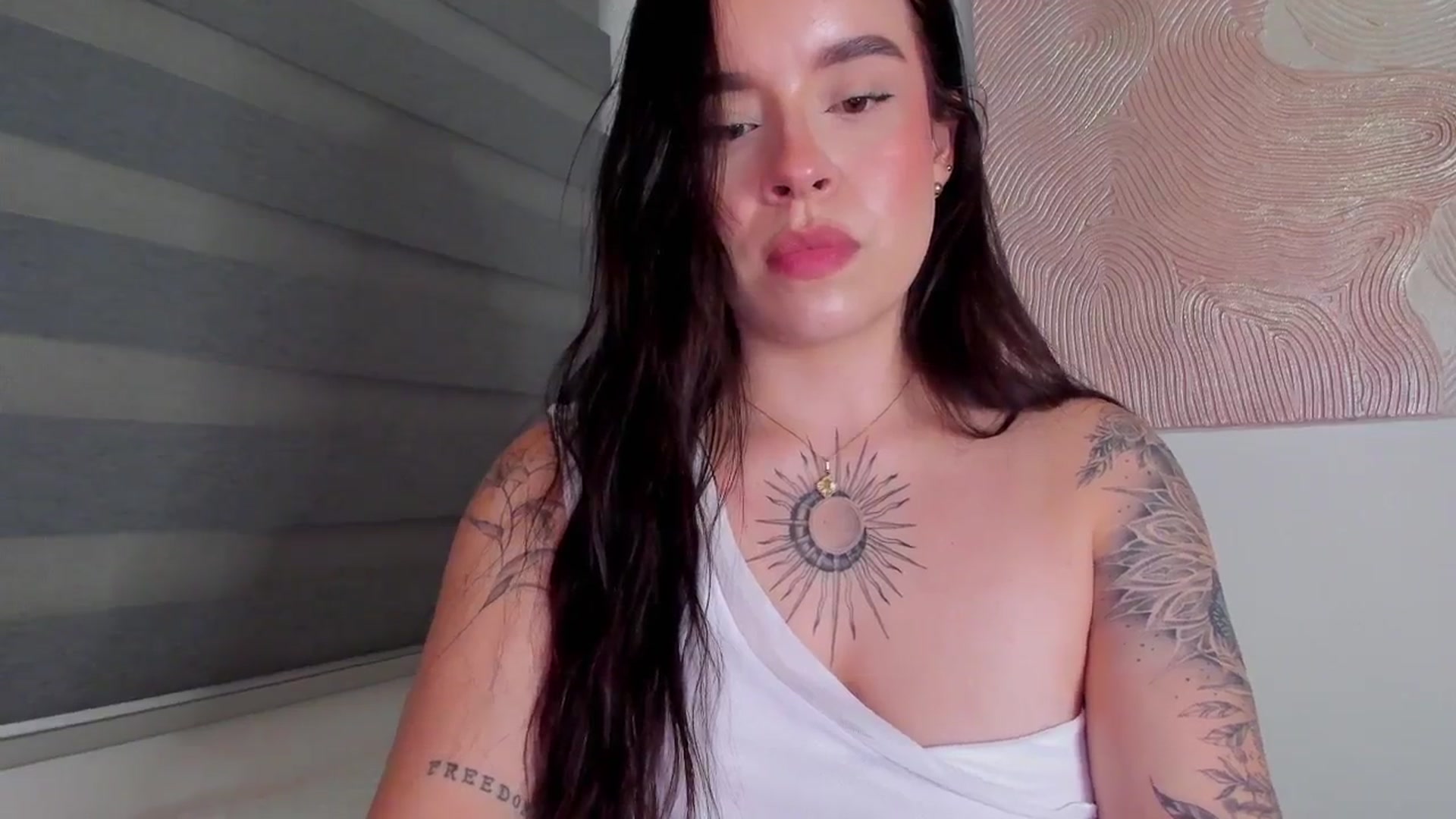 Gallery image thumbnail from Marilyn___'s myfreecams stream on, 04/01/2025, 24:41 image 17 of 20