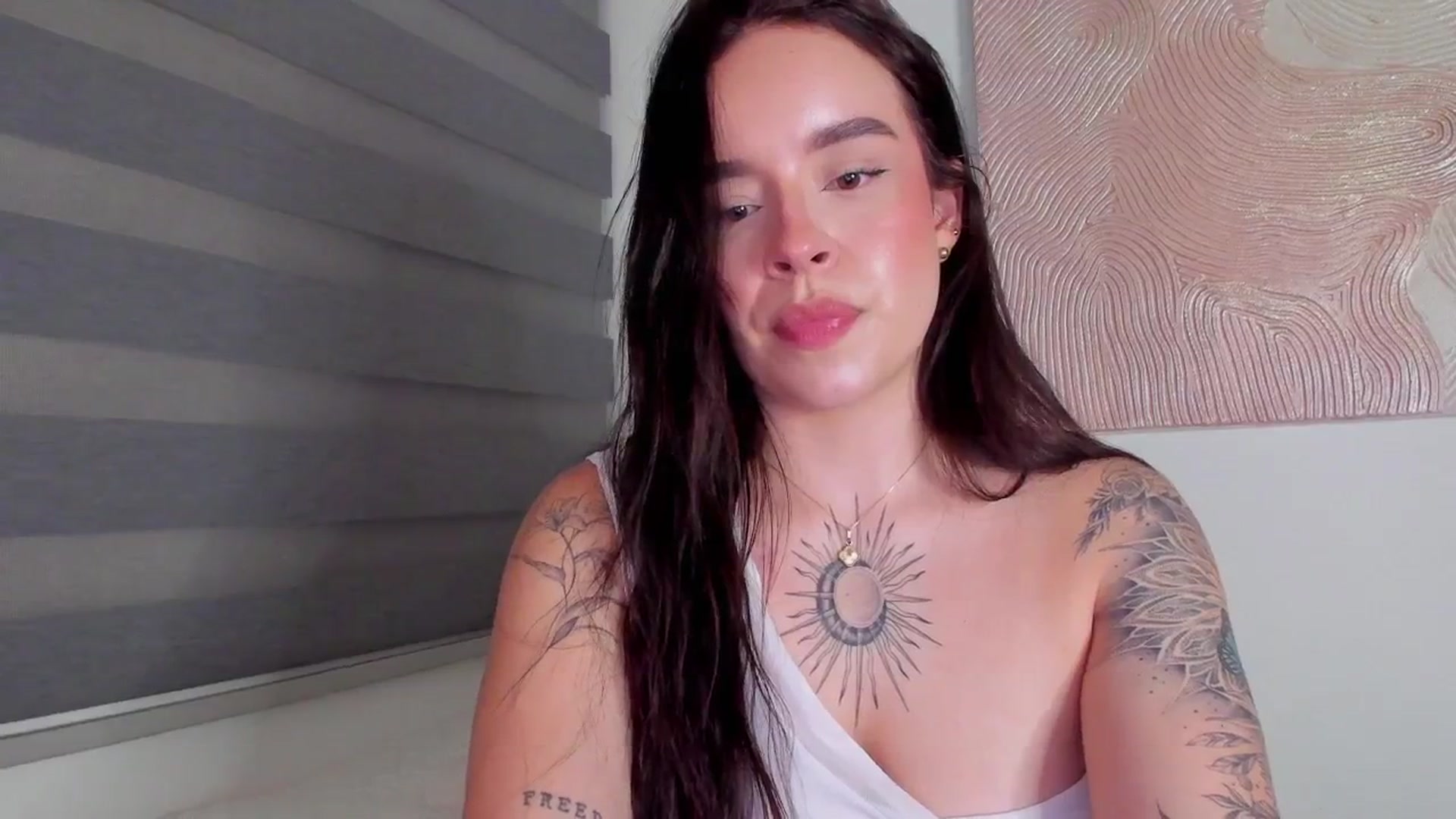 Gallery image thumbnail from Marilyn___'s myfreecams stream on, 04/01/2025, 24:41 image 20 of 20