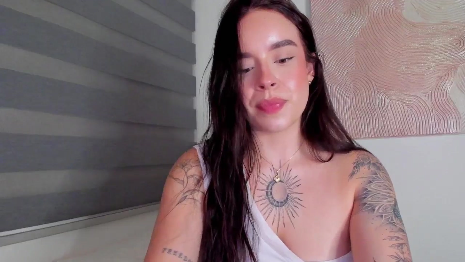 Gallery image thumbnail from Marilyn___'s myfreecams stream on, 04/01/2025, 24:41 image 19 of 20