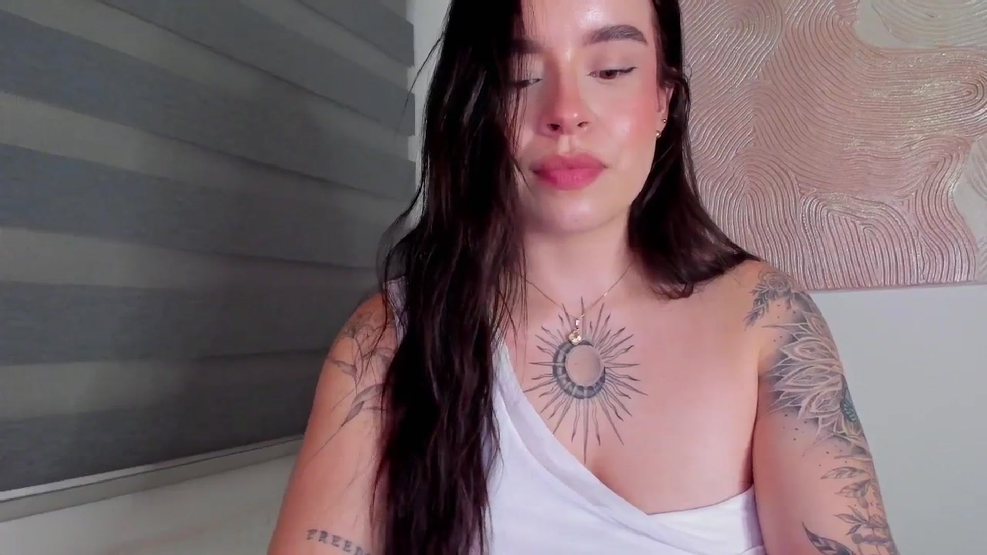 Gallery image thumbnail from Marilyn___'s myfreecams stream on, 04/01/2025, 24:41 image 8 of 20