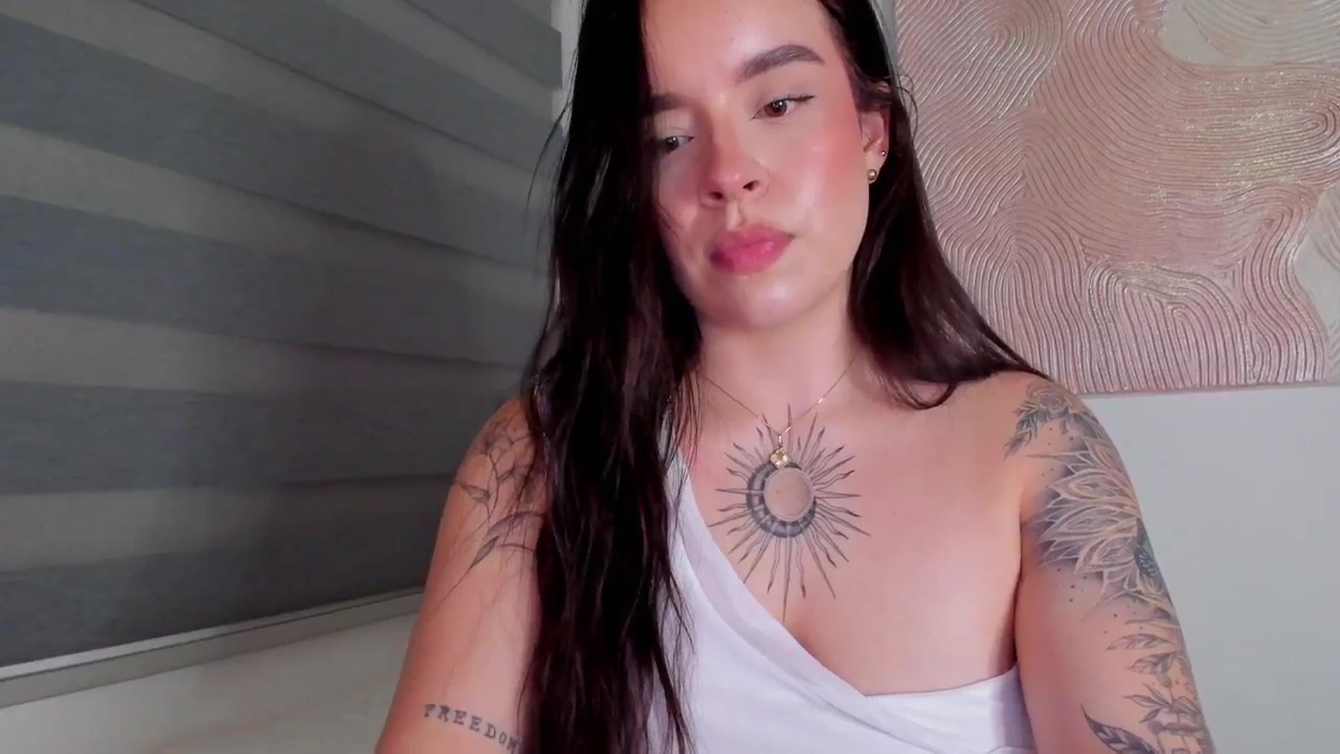 Gallery image thumbnail from Marilyn___'s myfreecams stream on, 04/01/2025, 24:41 image 14 of 20
